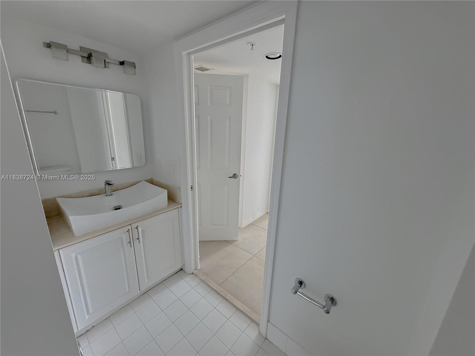 1155 Brickell Bay Dr #2508, Miami FL 33131