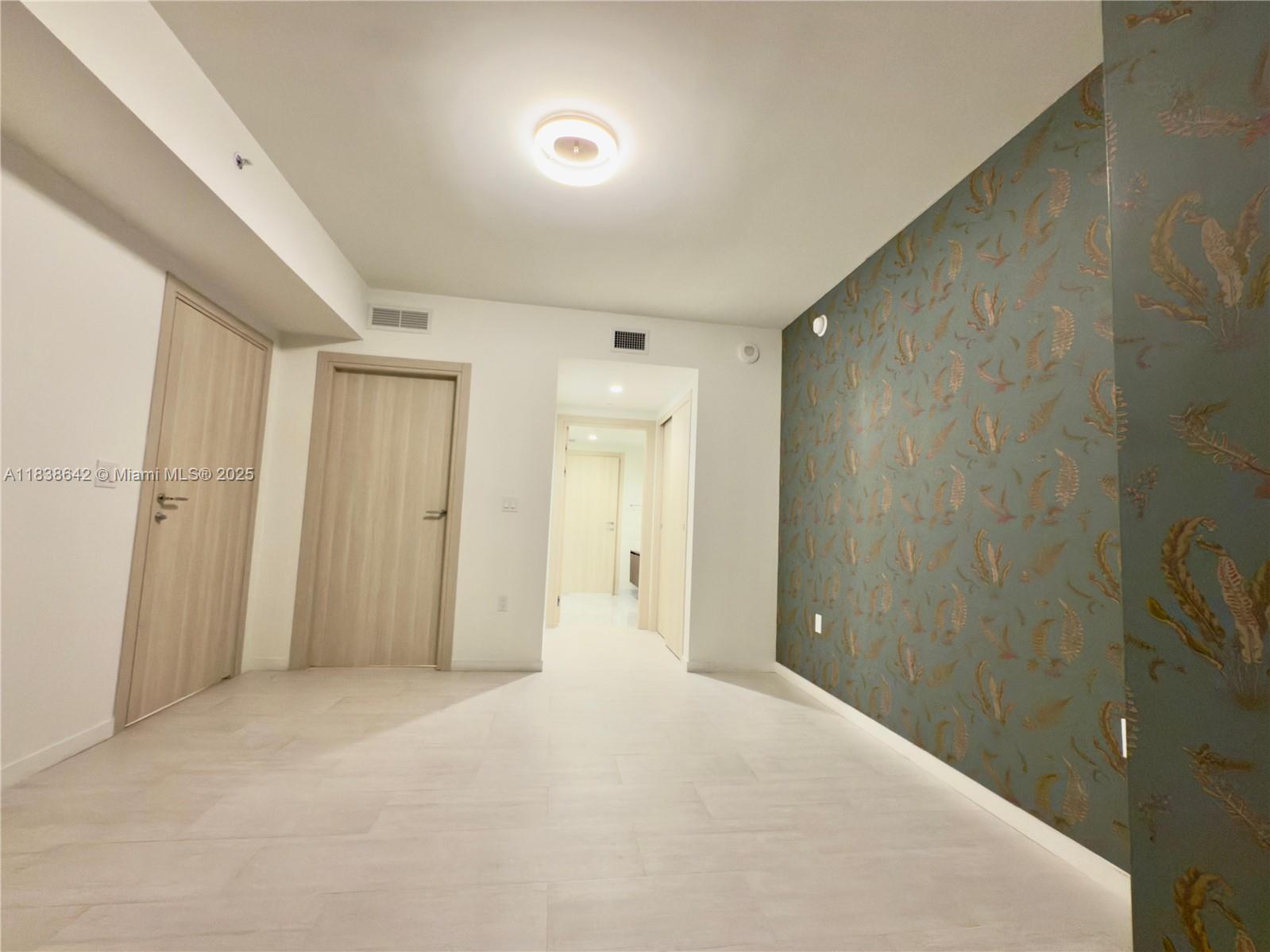 1000 Brickell Plz #4314, Miami FL 33131