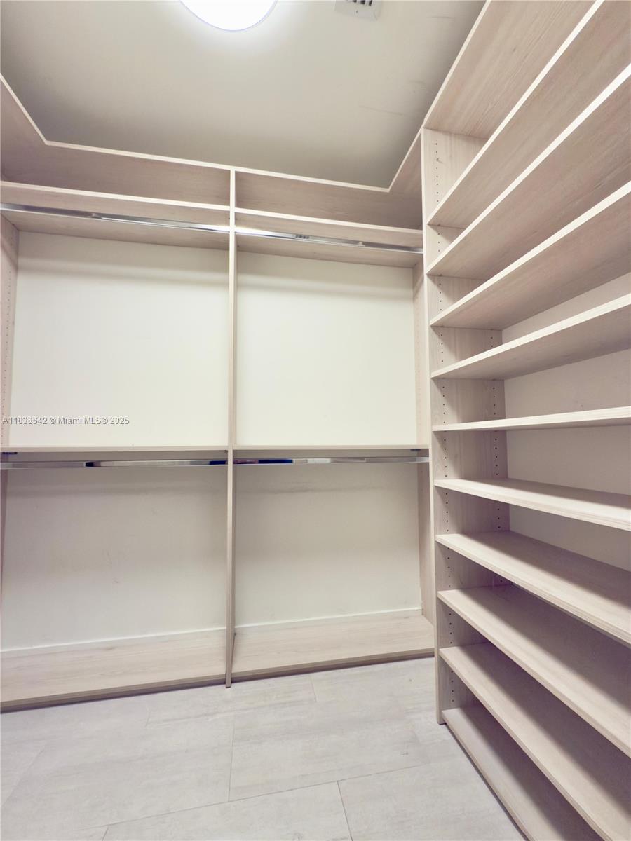 1000 Brickell Plz #4314, Miami FL 33131