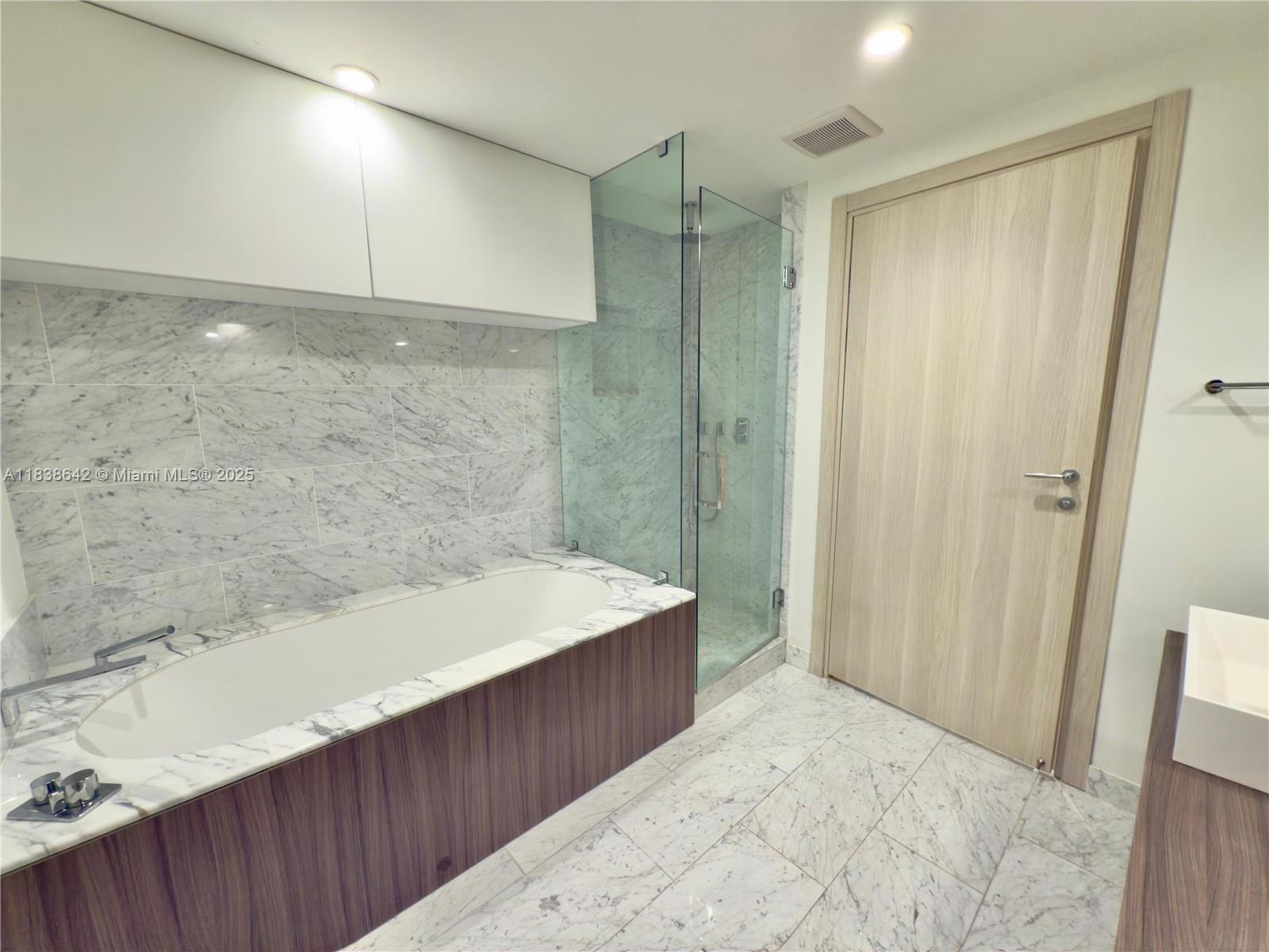 1000 Brickell Plz #4314, Miami FL 33131