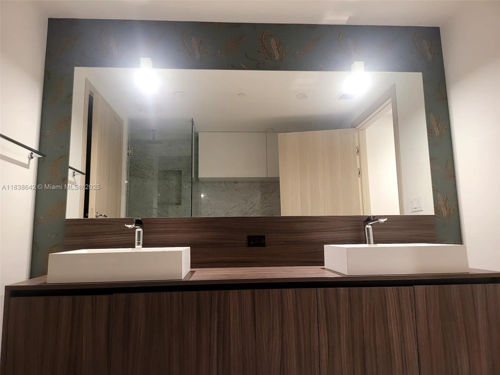 1000 Brickell Plz #4314, Miami FL 33131