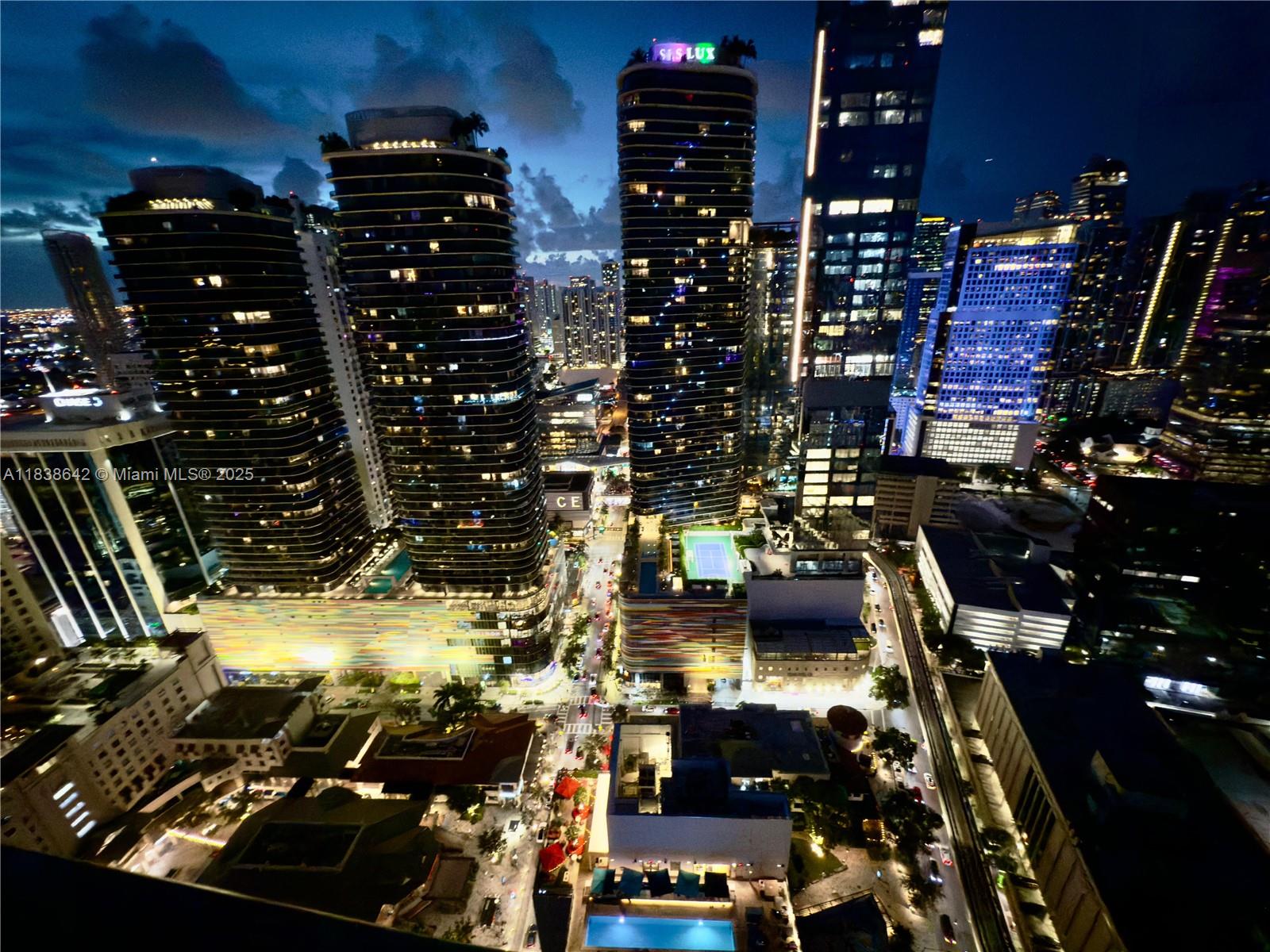 1000 Brickell Plz #4314, Miami FL 33131