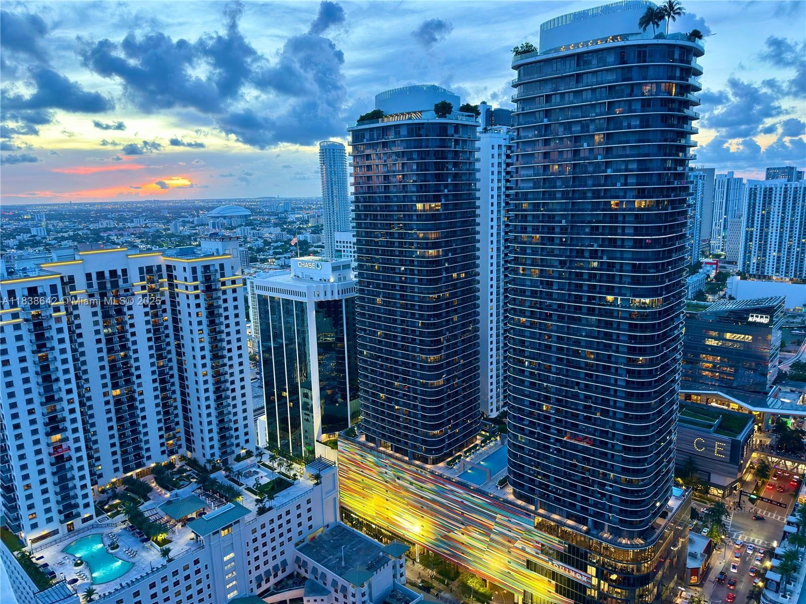 1000 Brickell Plz #4314, Miami FL 33131
