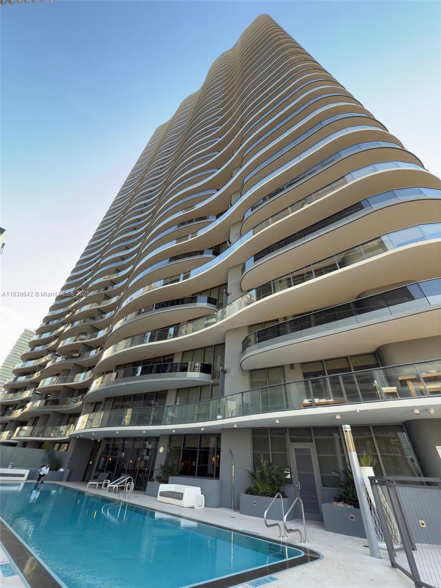 1000 Brickell Plz #4314, Miami FL 33131