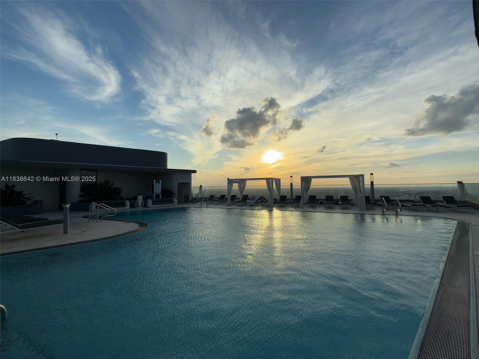 1000 Brickell Plz #4314, Miami FL 33131