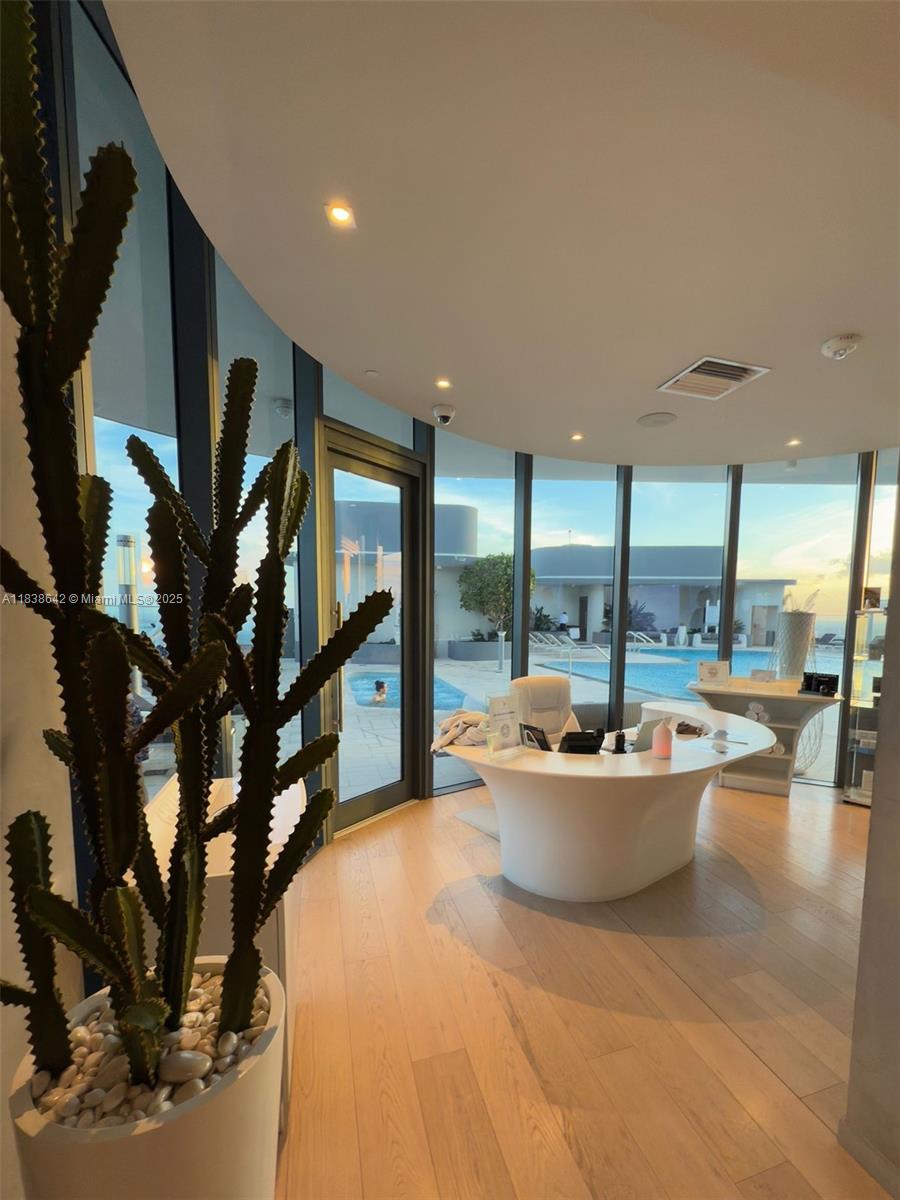 1000 Brickell Plz #4314, Miami FL 33131