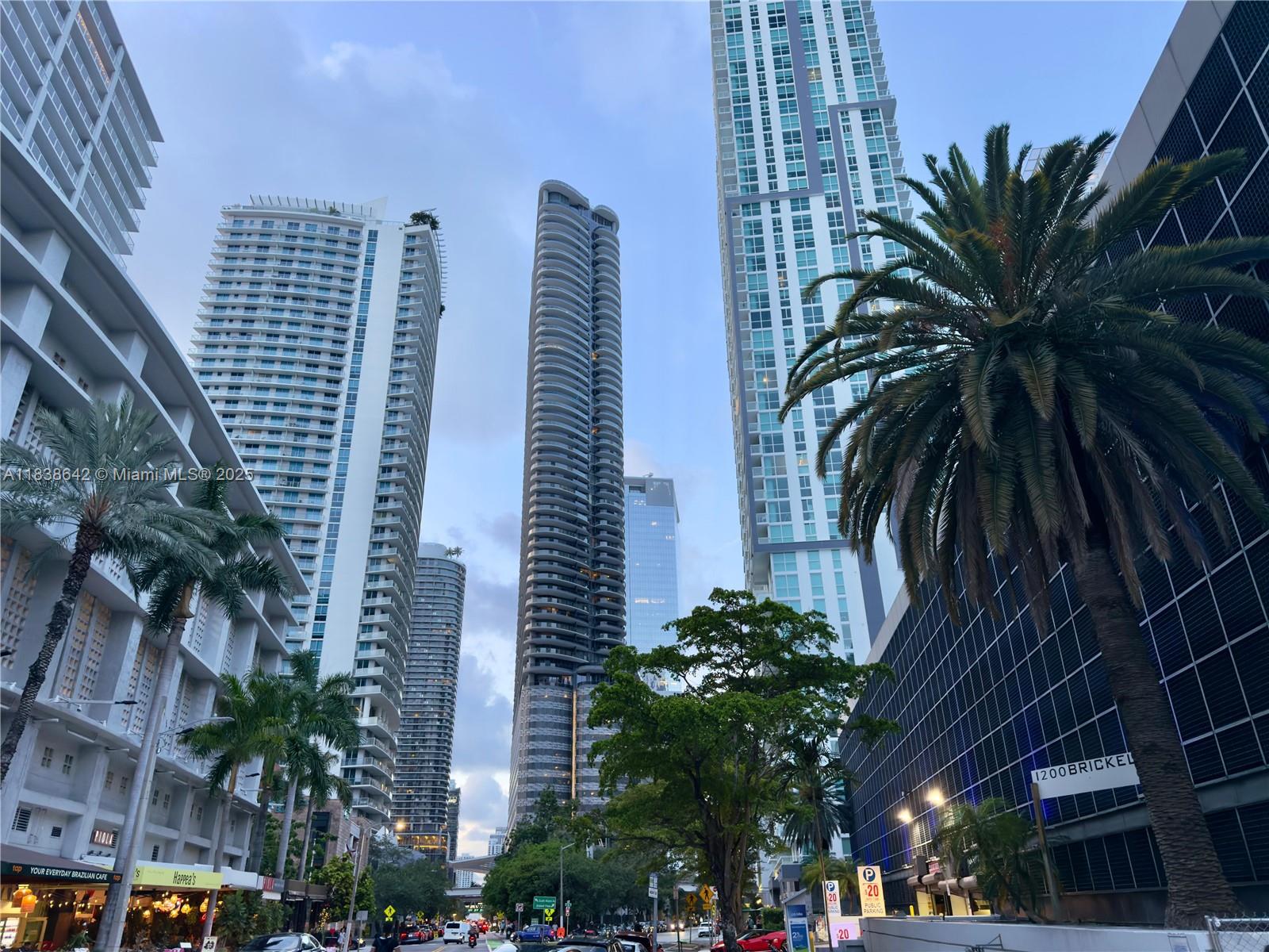 1000 Brickell Plz #4314, Miami FL 33131