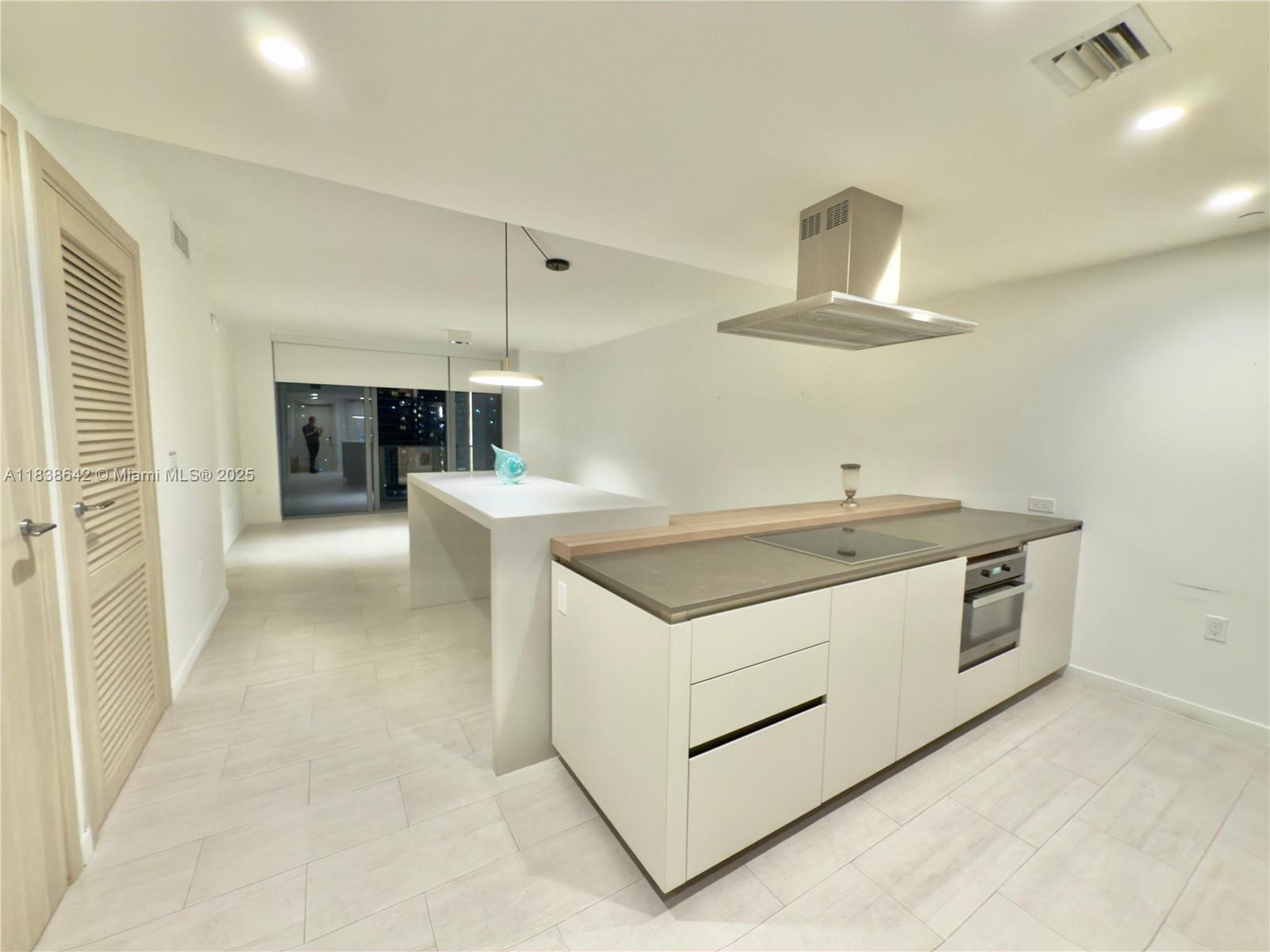 1000 Brickell Plz #4314, Miami FL 33131