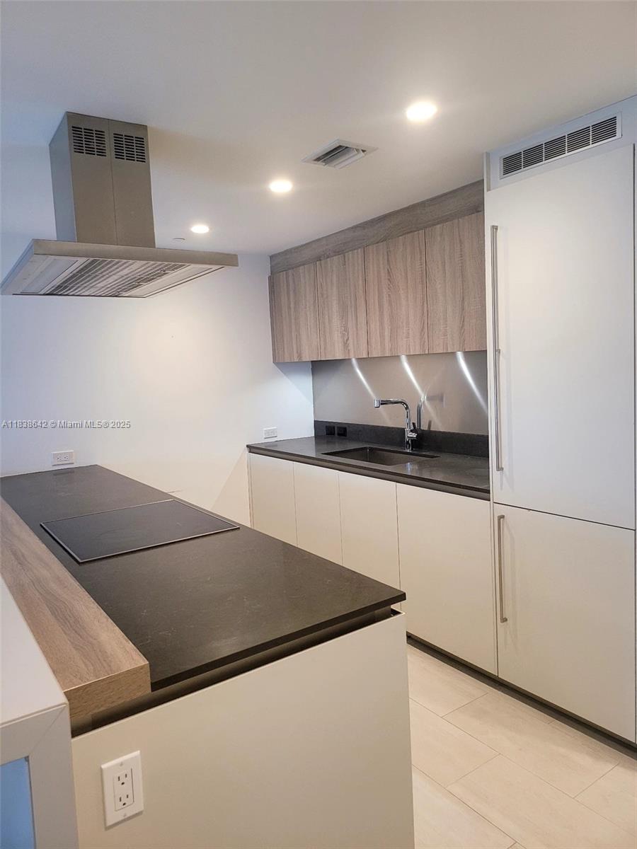 1000 Brickell Plz #4314, Miami FL 33131