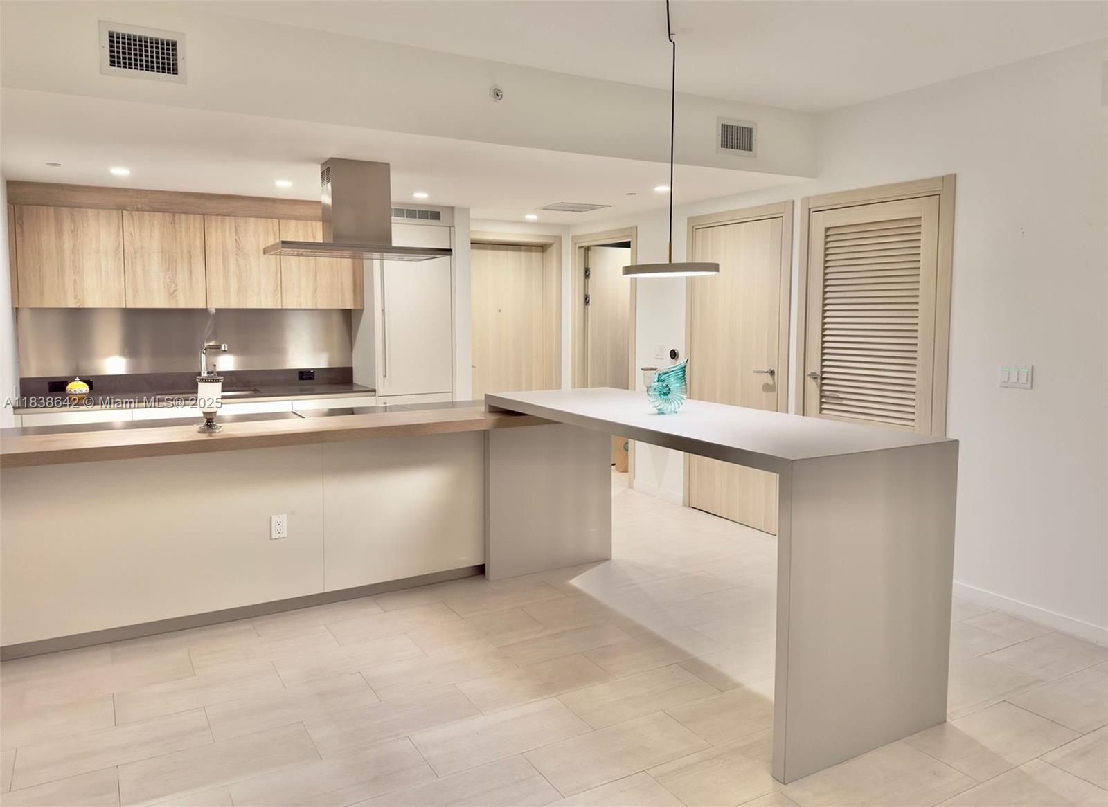 1000 Brickell Plz #4314, Miami FL 33131