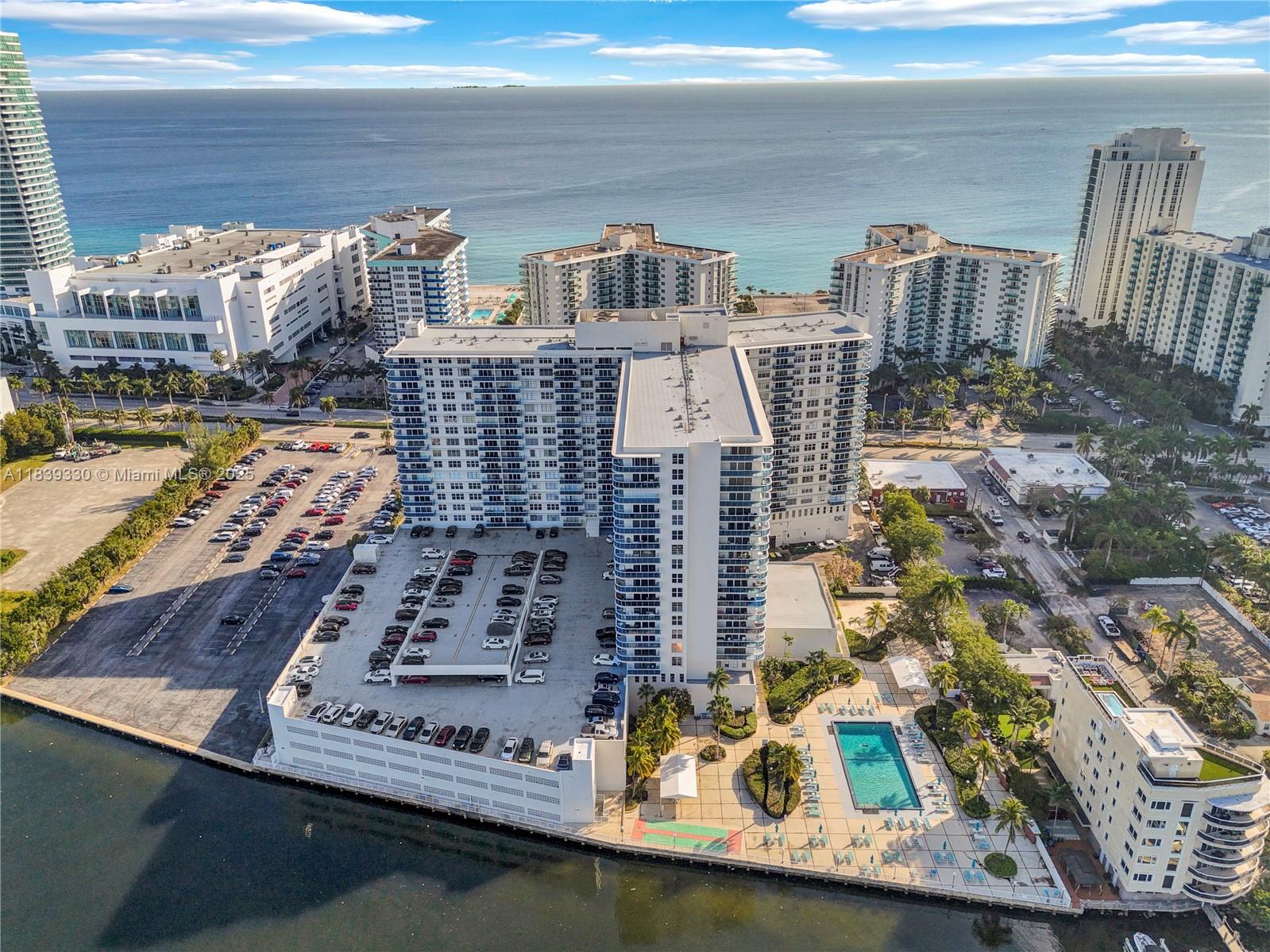 Residential, Hollywood, Florida image 3