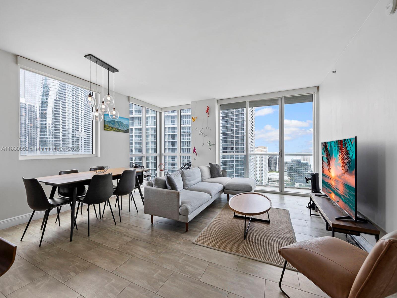 Apartamento à Venda em Miami, FL