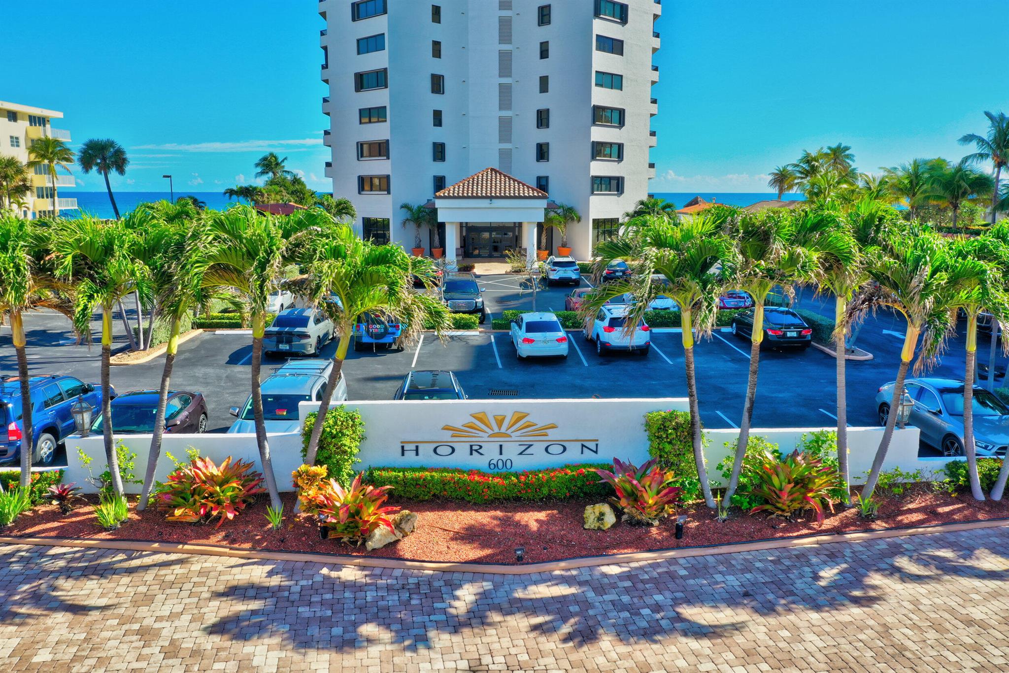 Image to showcase the property located at 600 Ocean Drive 10c