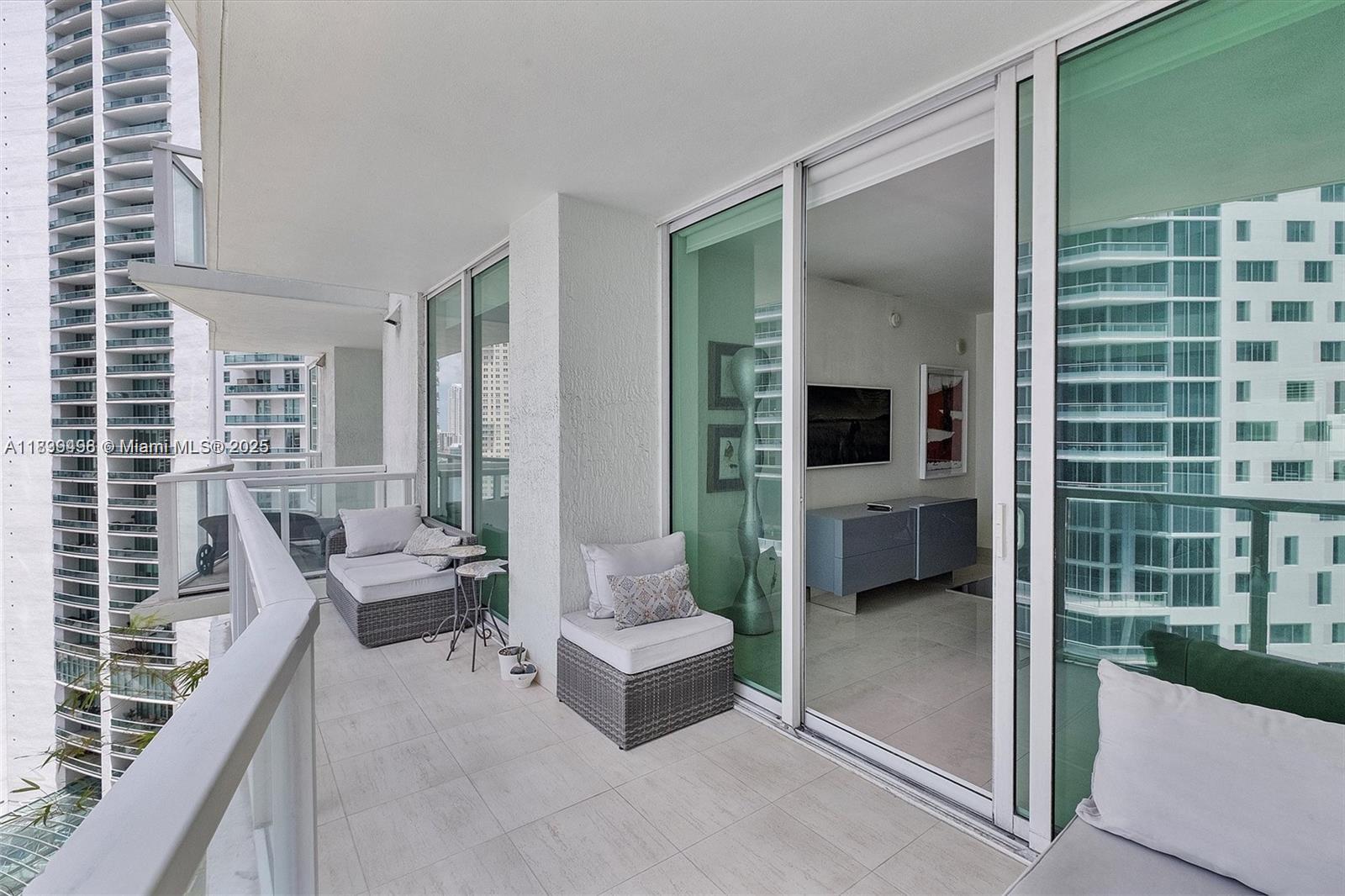 218 SE 14th St #1804, Miami FL 33131