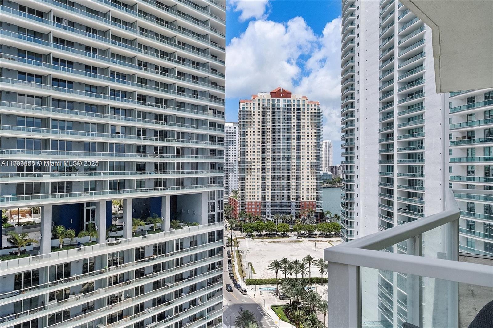 218 SE 14th St #1804, Miami FL 33131