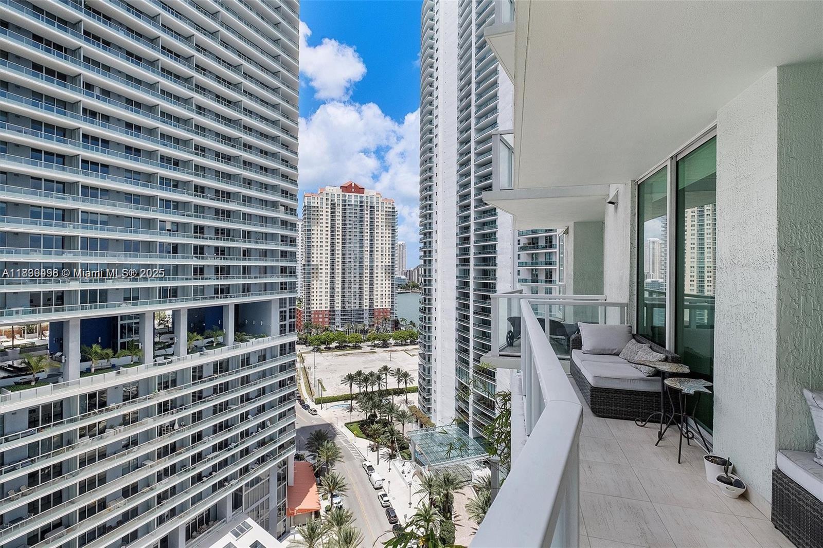 218 SE 14th St #1804, Miami FL 33131