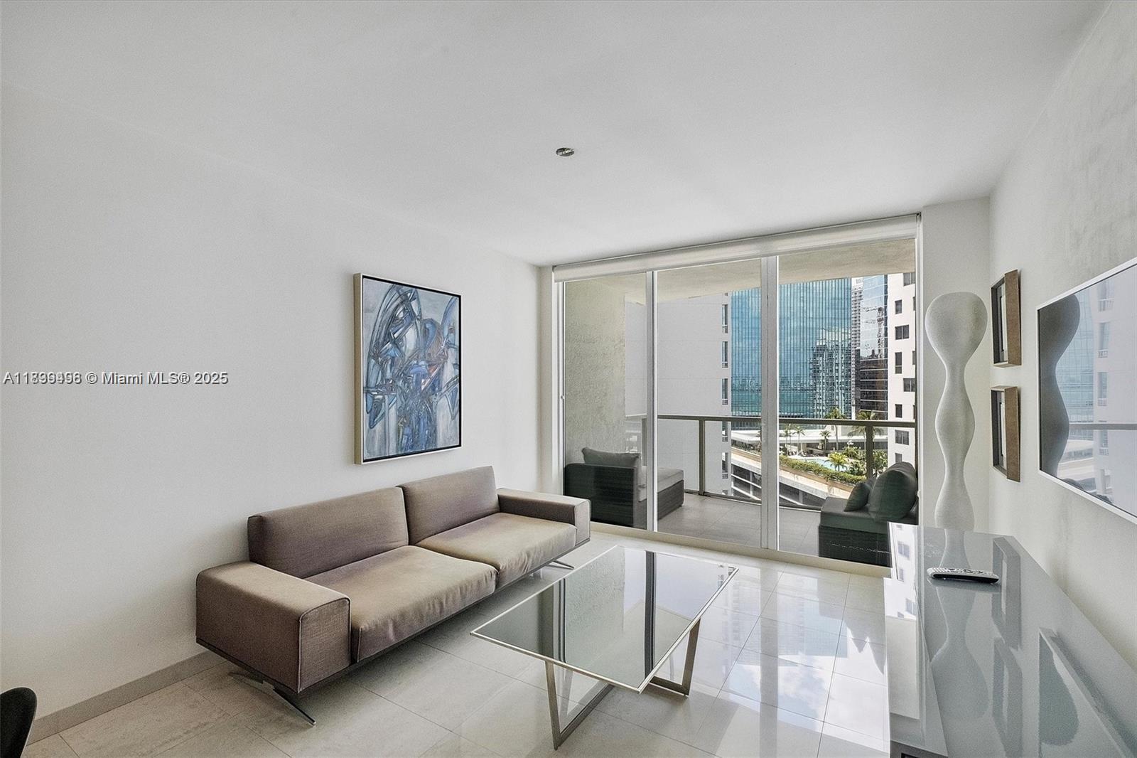 218 SE 14th St #1804, Miami FL 33131