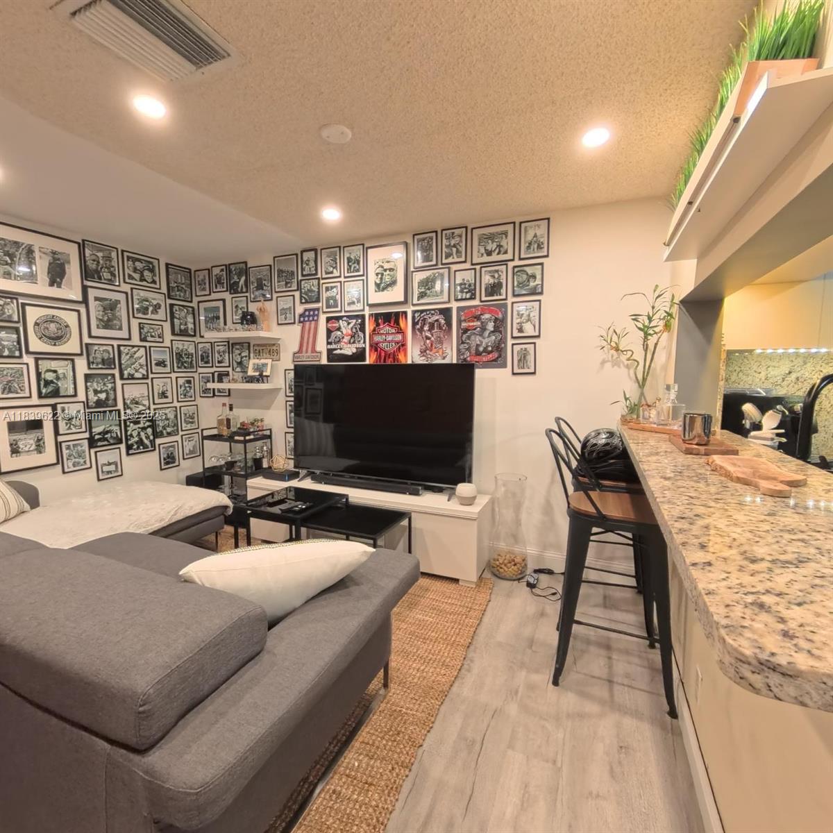 16652 Hemingway Dr, Weston, Florida image 3