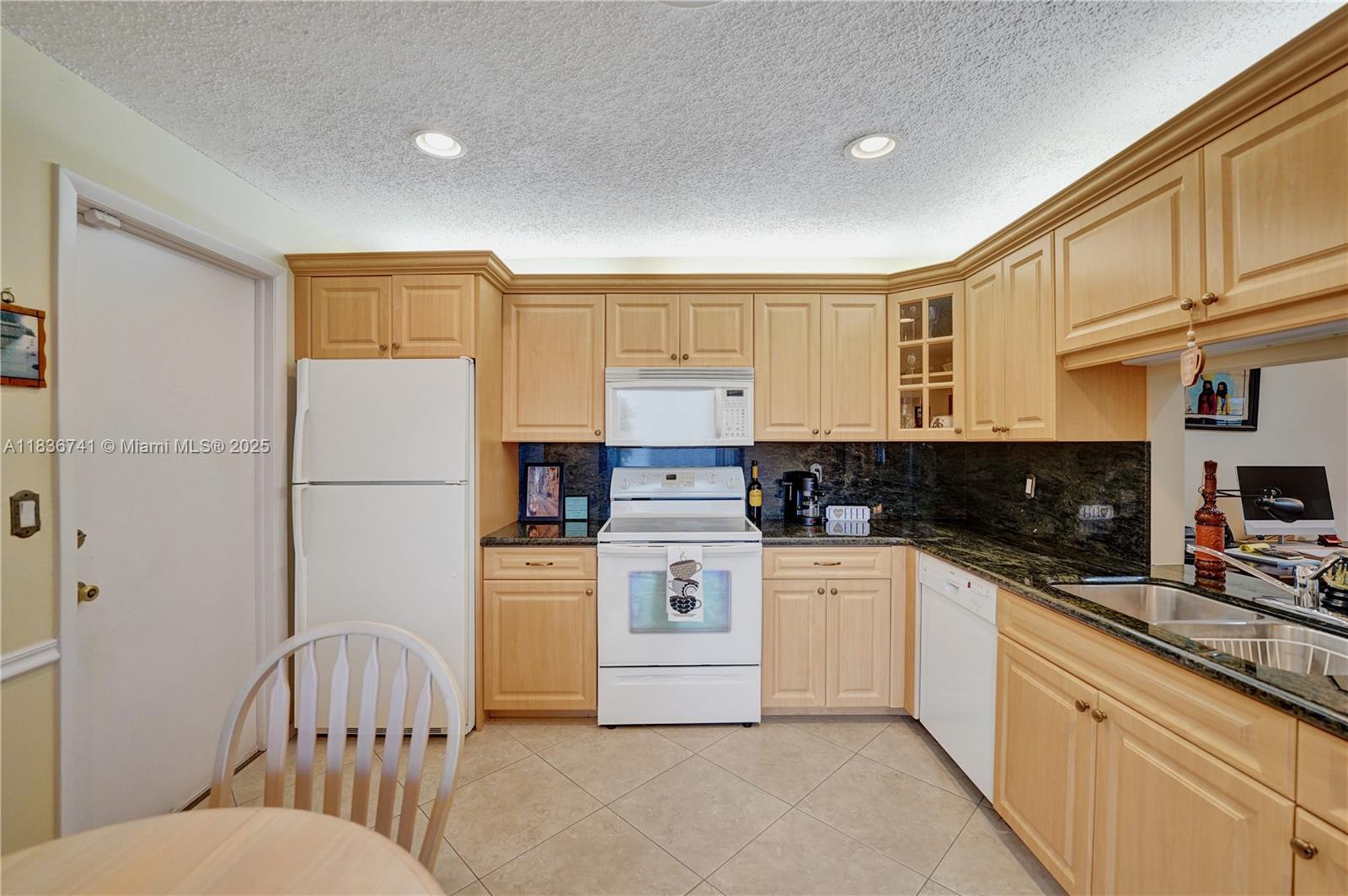 8406 NW 78th Ct, Tamarac, Florida image 11