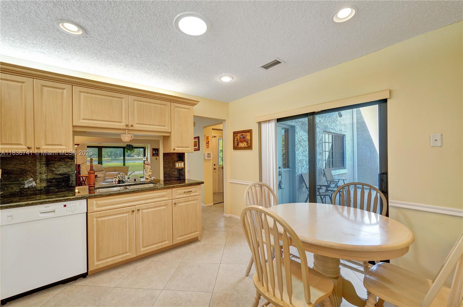 8406 NW 78th Ct, Tamarac, Florida image 14