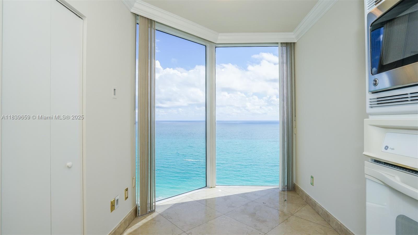 4779 Collins Ave #2901, Miami Beach FL 33140