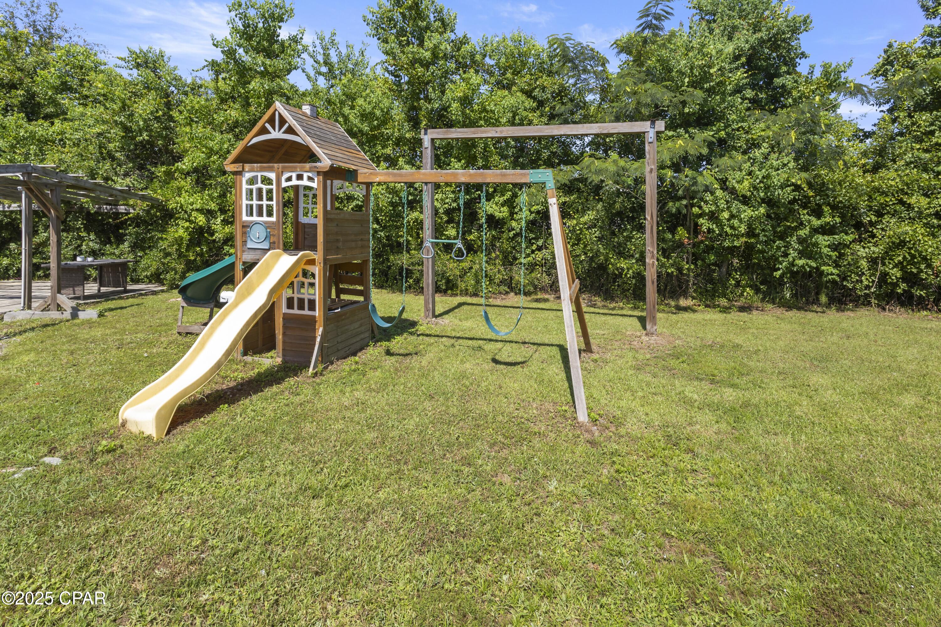 17929 Center Drive, Fountain, Florida image 4