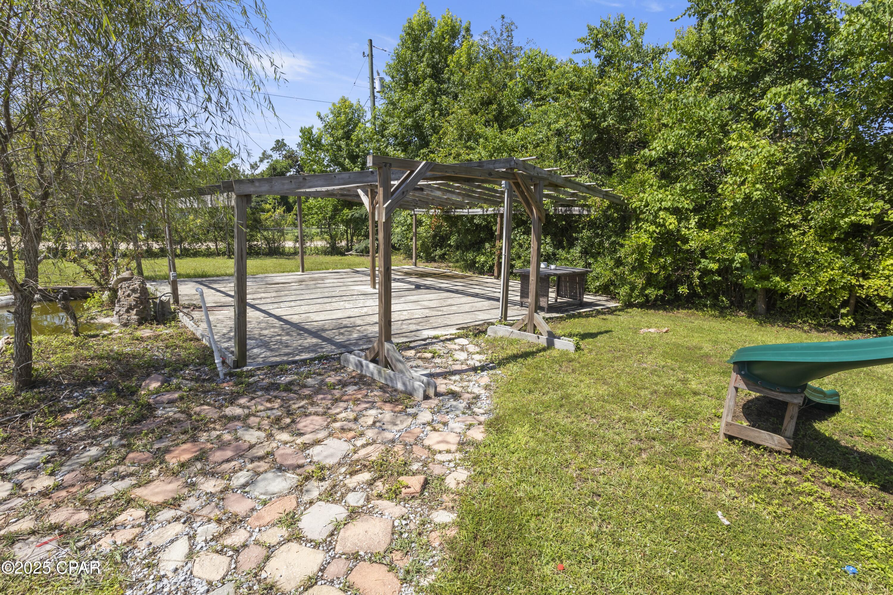17929 Center Drive, Fountain, Florida image 5
