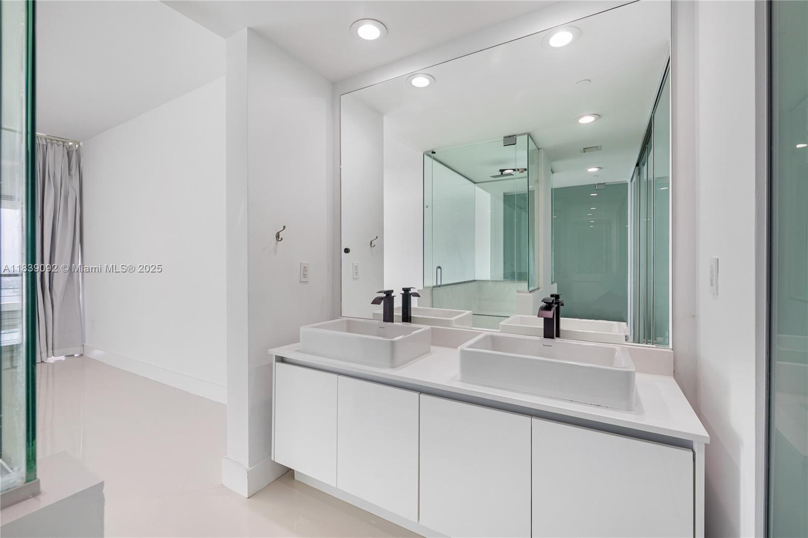 1040 Biscayne Blvd #4003, Miami FL 33132