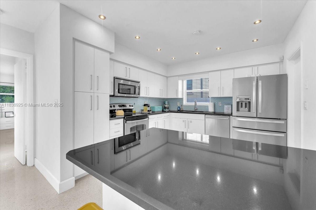 952 Hollywood Blvd, Hollywood, Florida image 9