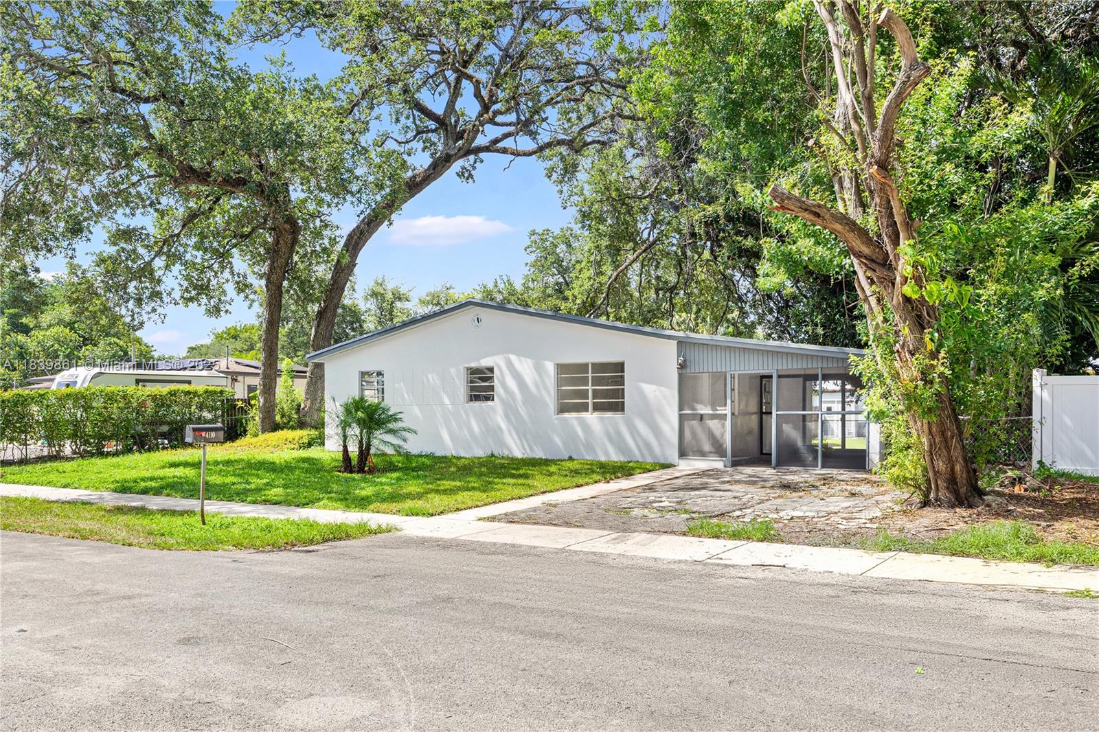 4110 SW 32nd Ct, West Park, Florida image 3