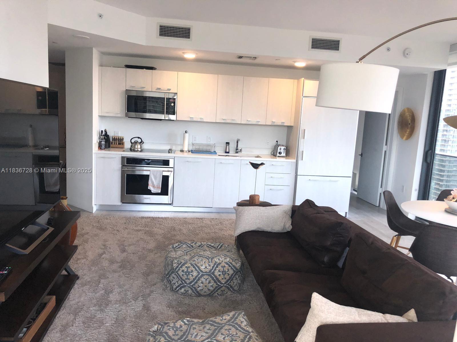 55 SW 9th St #3503, Miami FL 33130