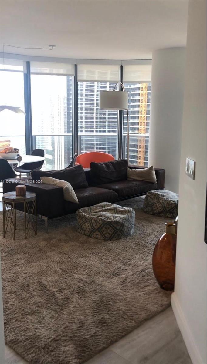 55 SW 9th St #3503, Miami FL 33130