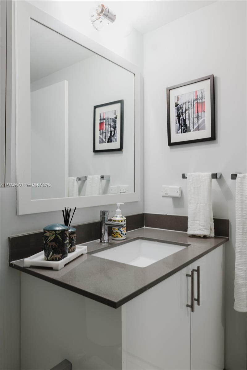 999 SW 1st Ave #2002, Miami FL 33130