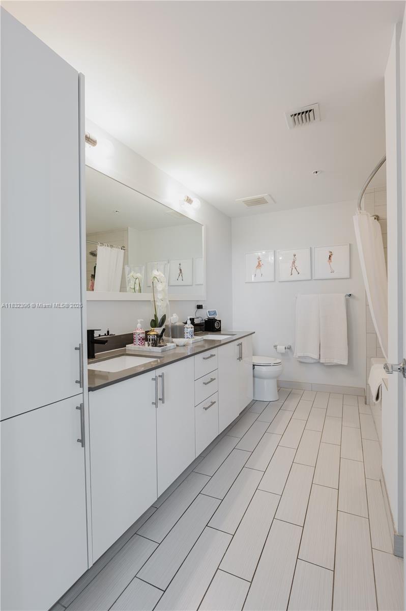 999 SW 1st Ave #2002, Miami FL 33130