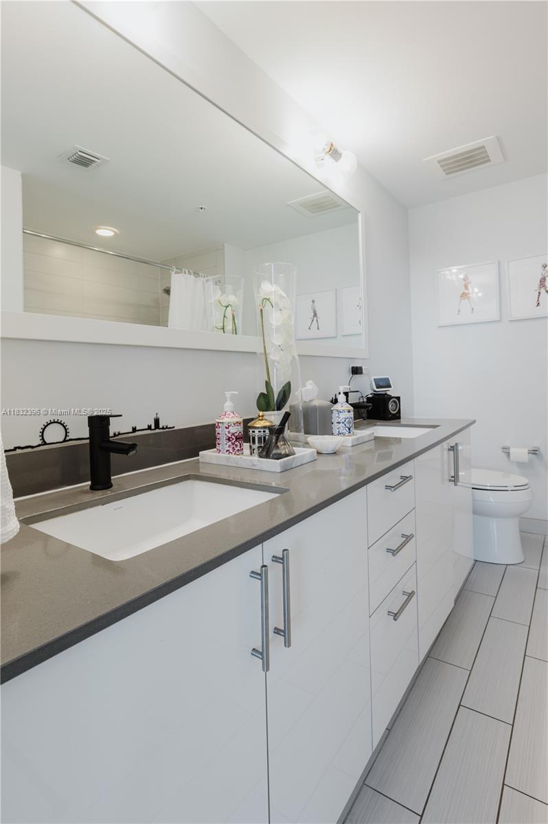 999 SW 1st Ave #2002, Miami FL 33130