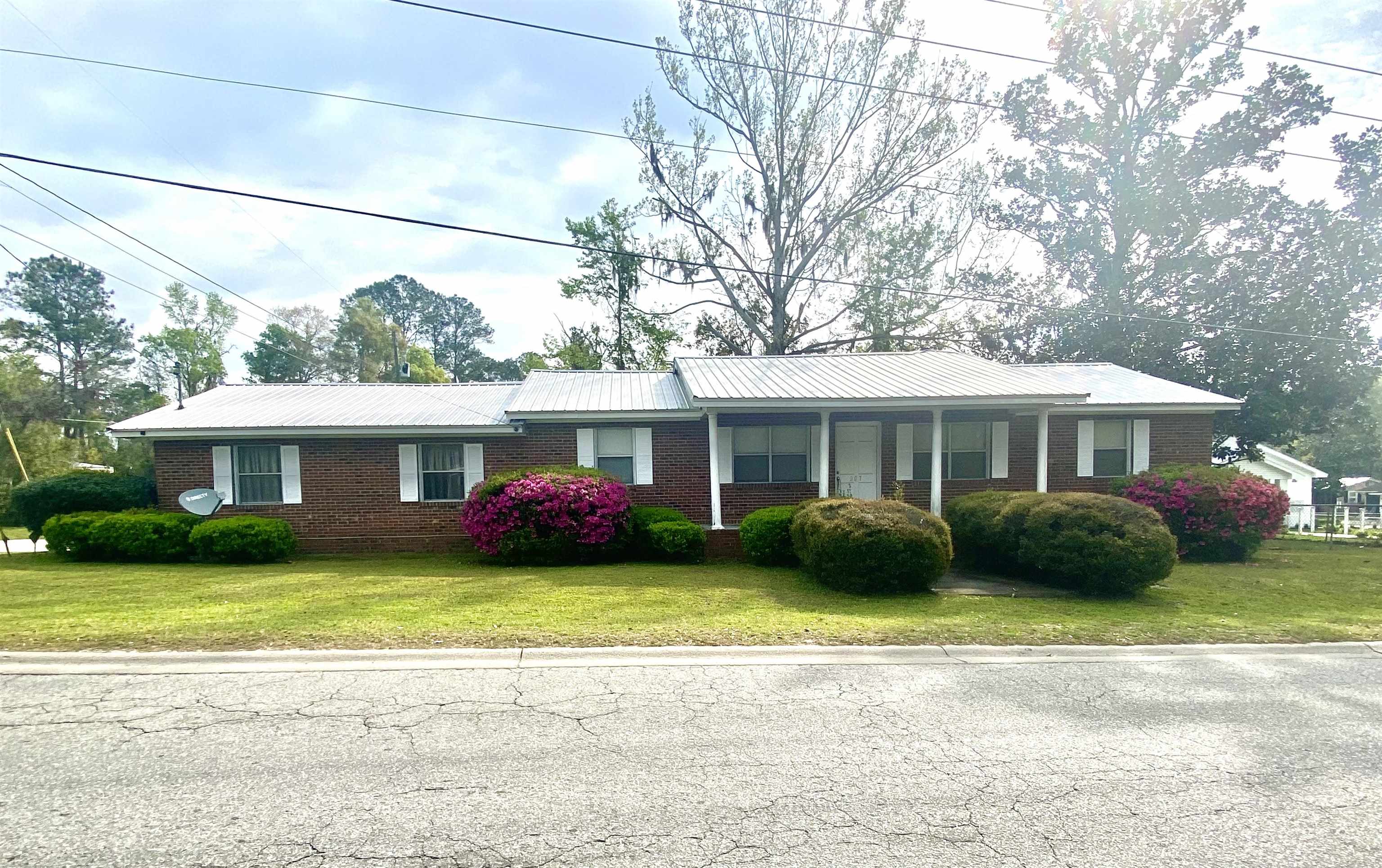 207 SE Thompkins Avenue, Madison, Florida image 1