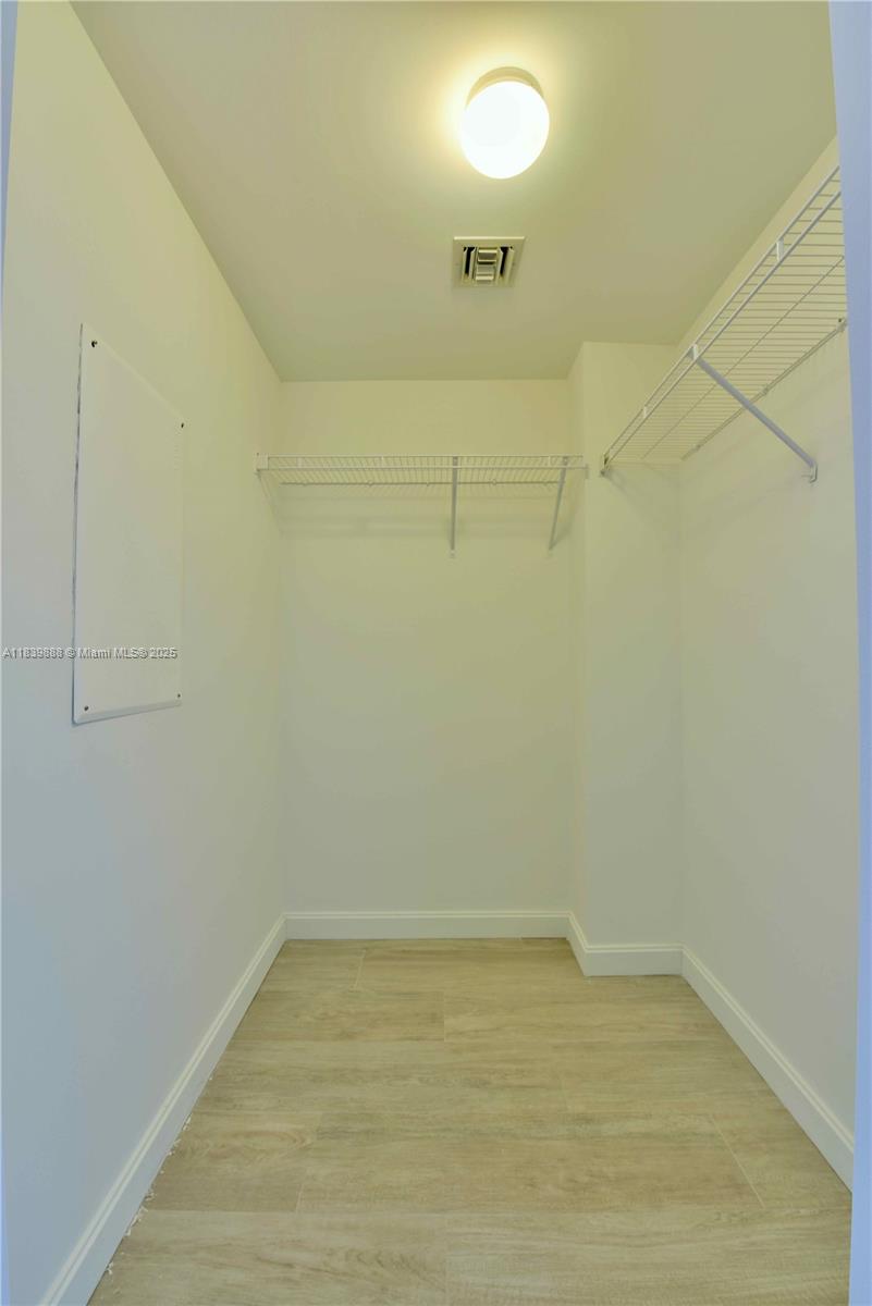 45 SW 9th St #2009, Miami FL 33130