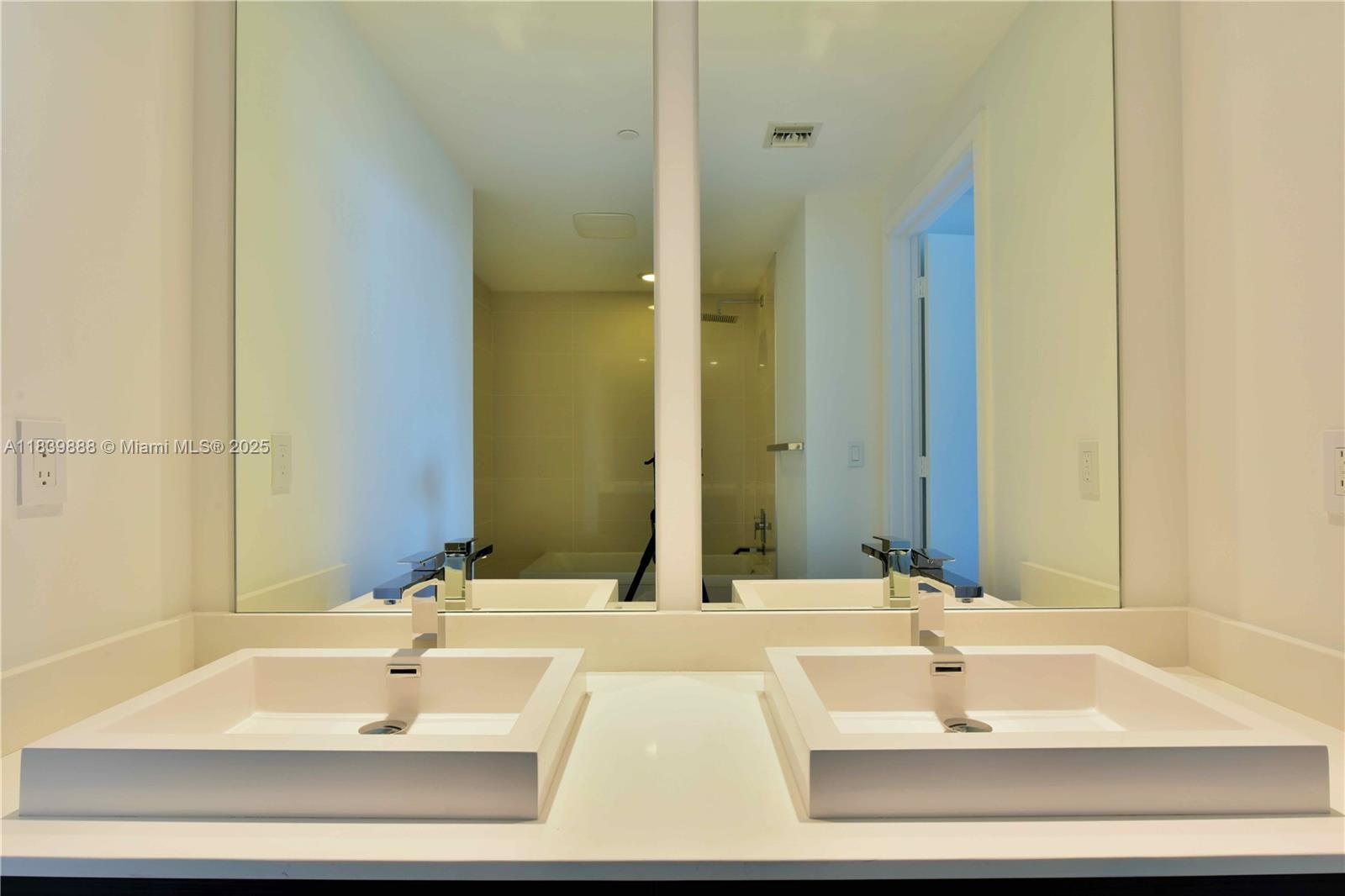 45 SW 9th St #2009, Miami FL 33130