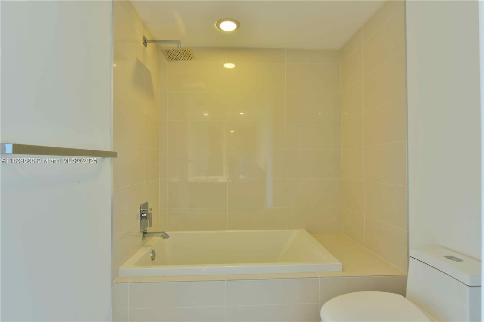 45 SW 9th St #2009, Miami FL 33130