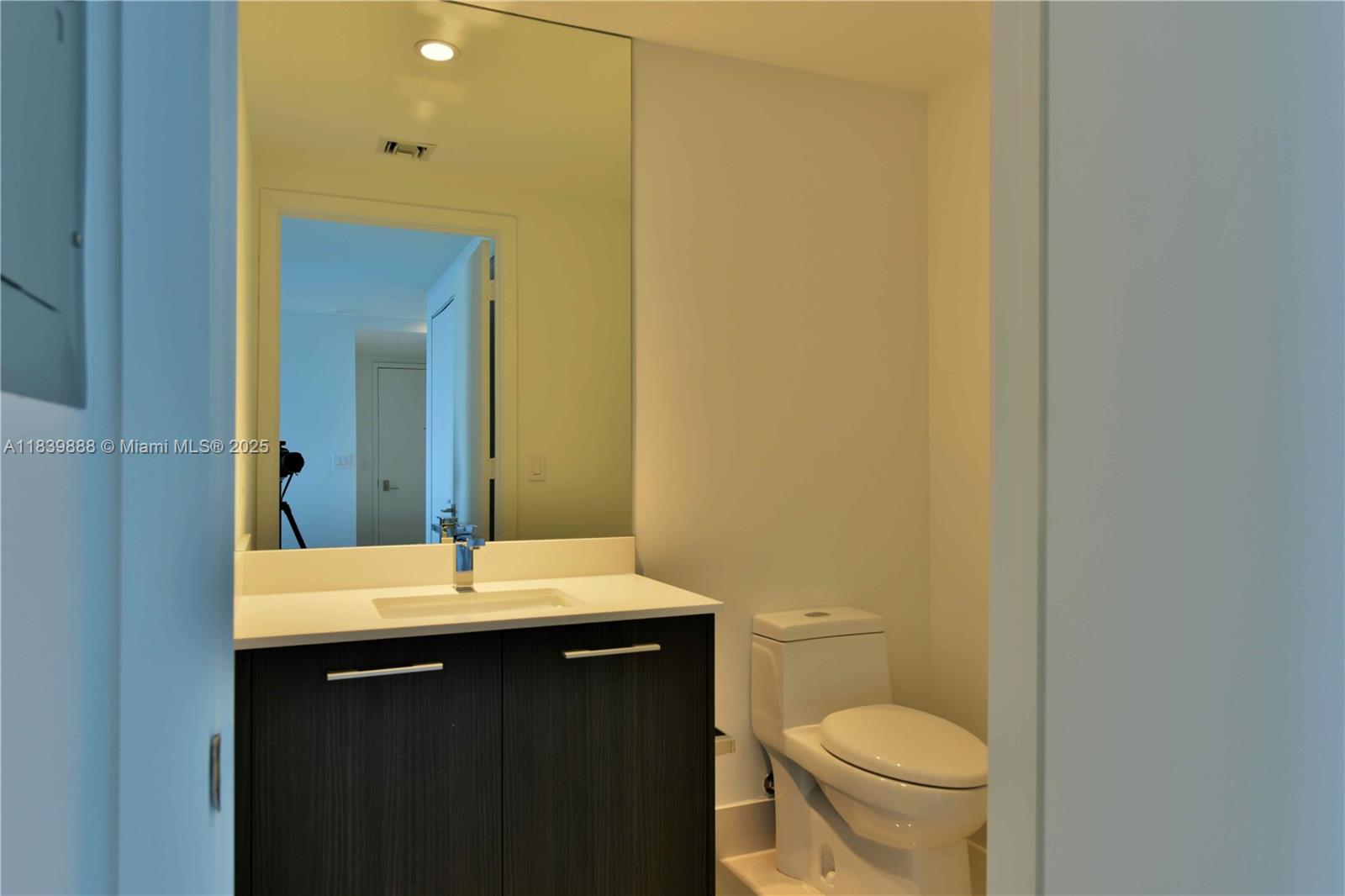 45 SW 9th St #2009, Miami FL 33130