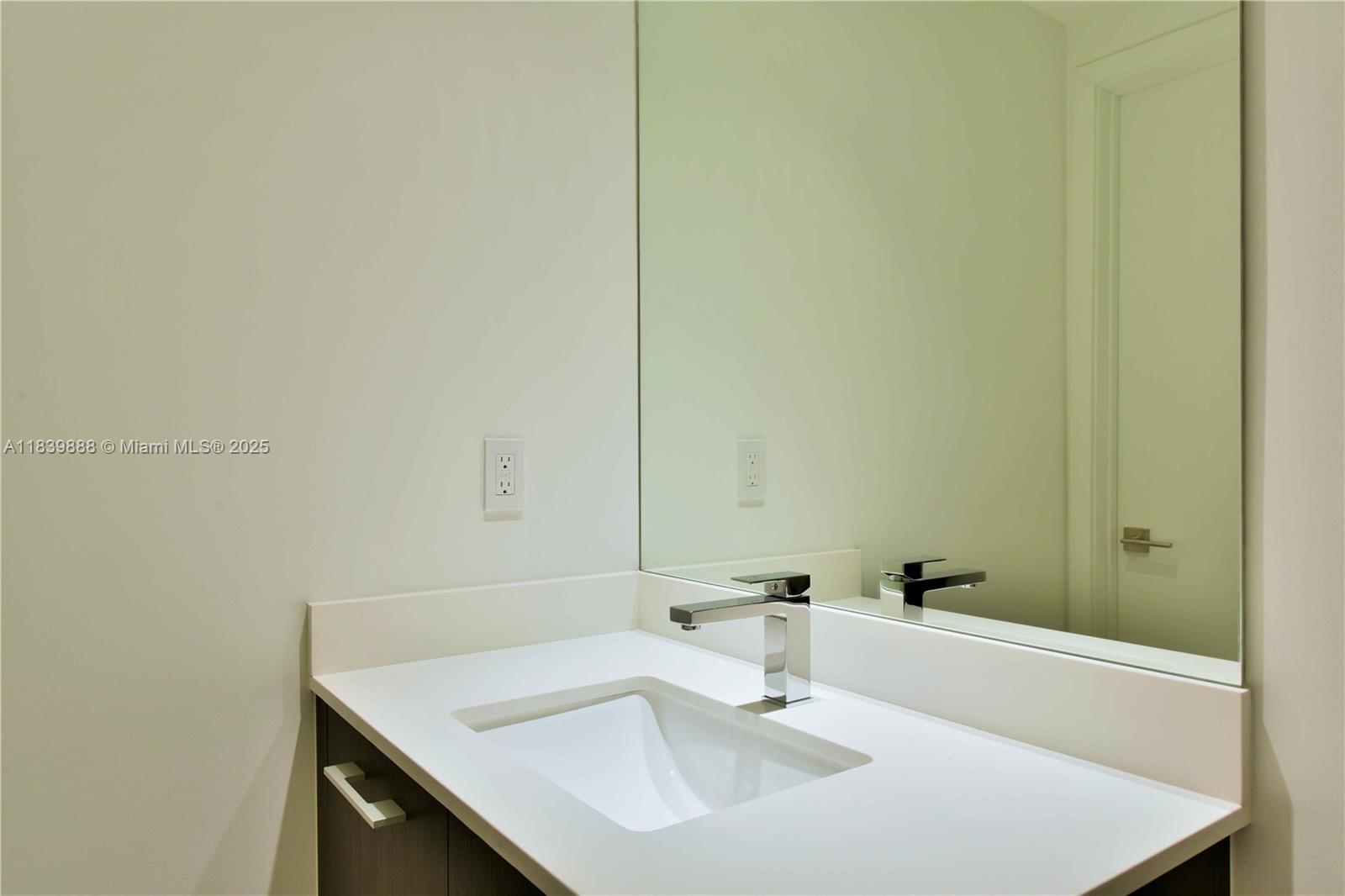 45 SW 9th St #2009, Miami FL 33130
