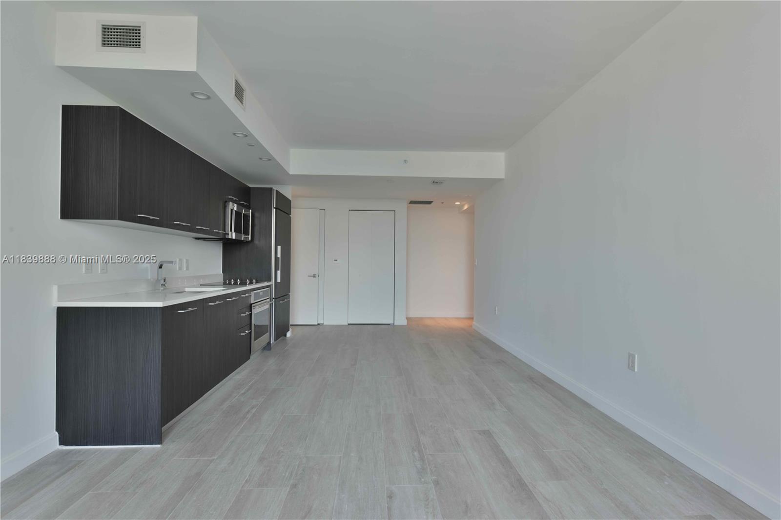 45 SW 9th St #2009, Miami FL 33130