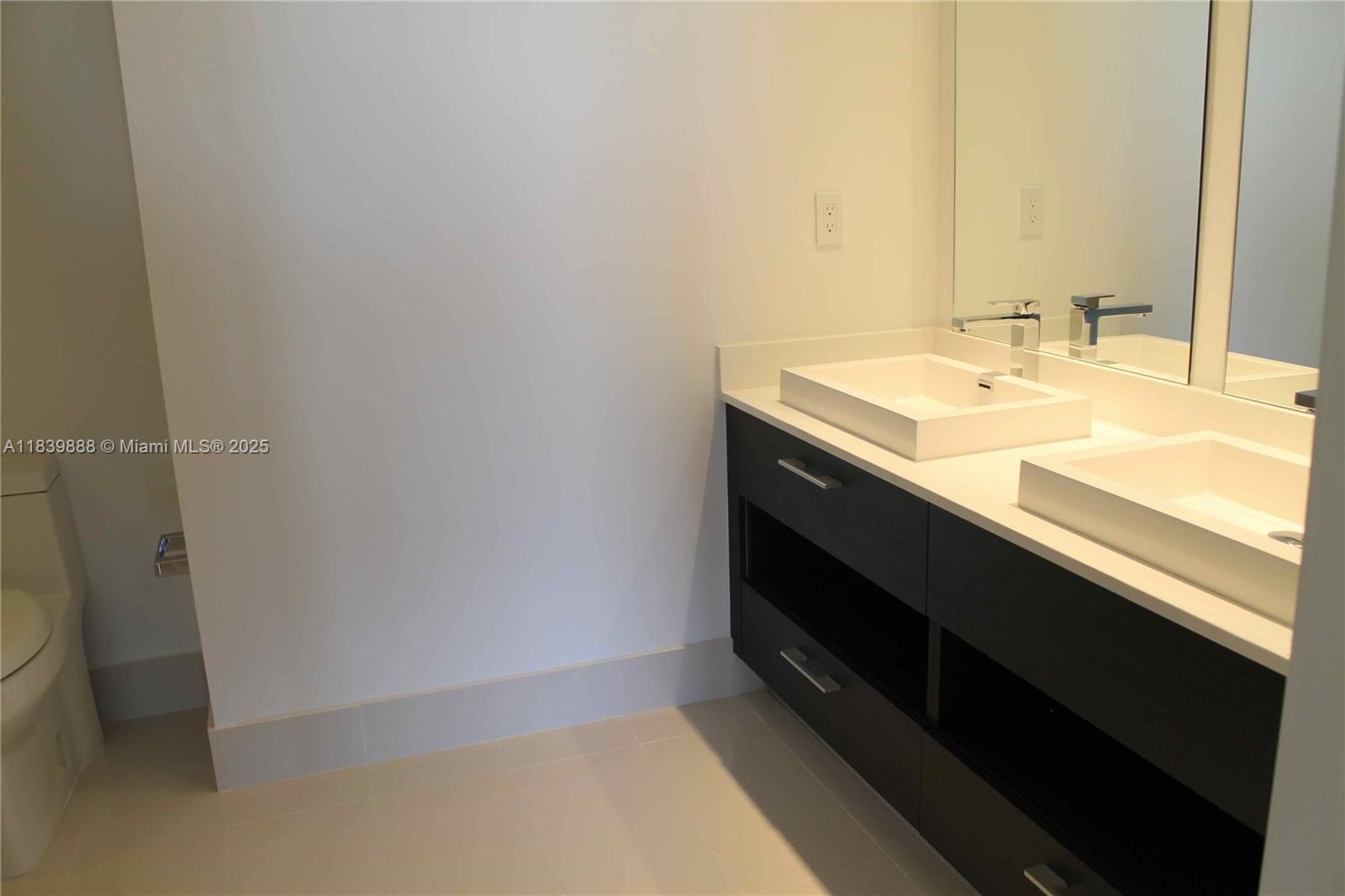 45 SW 9th St #2009, Miami FL 33130
