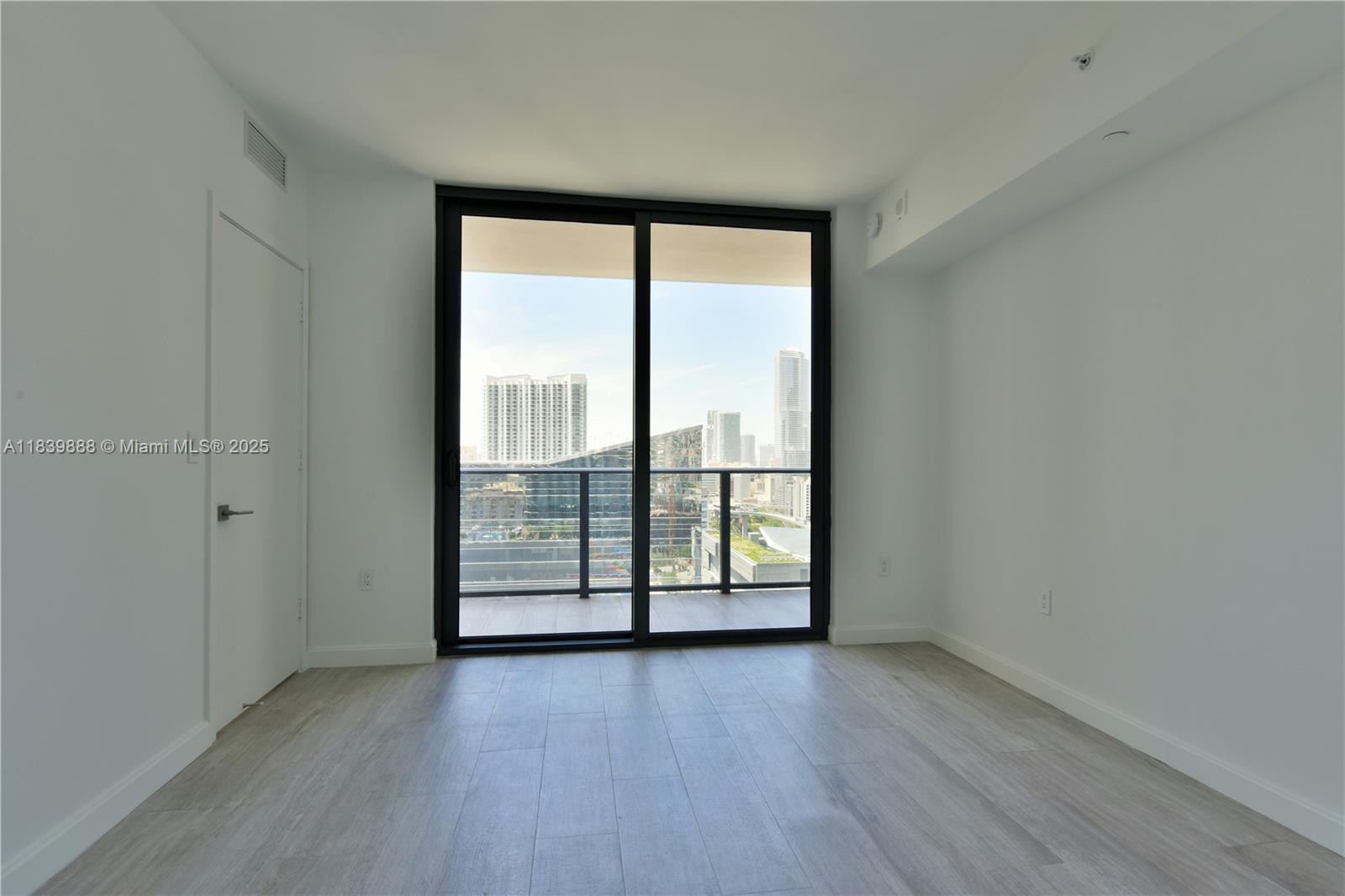 45 SW 9th St #2009, Miami FL 33130
