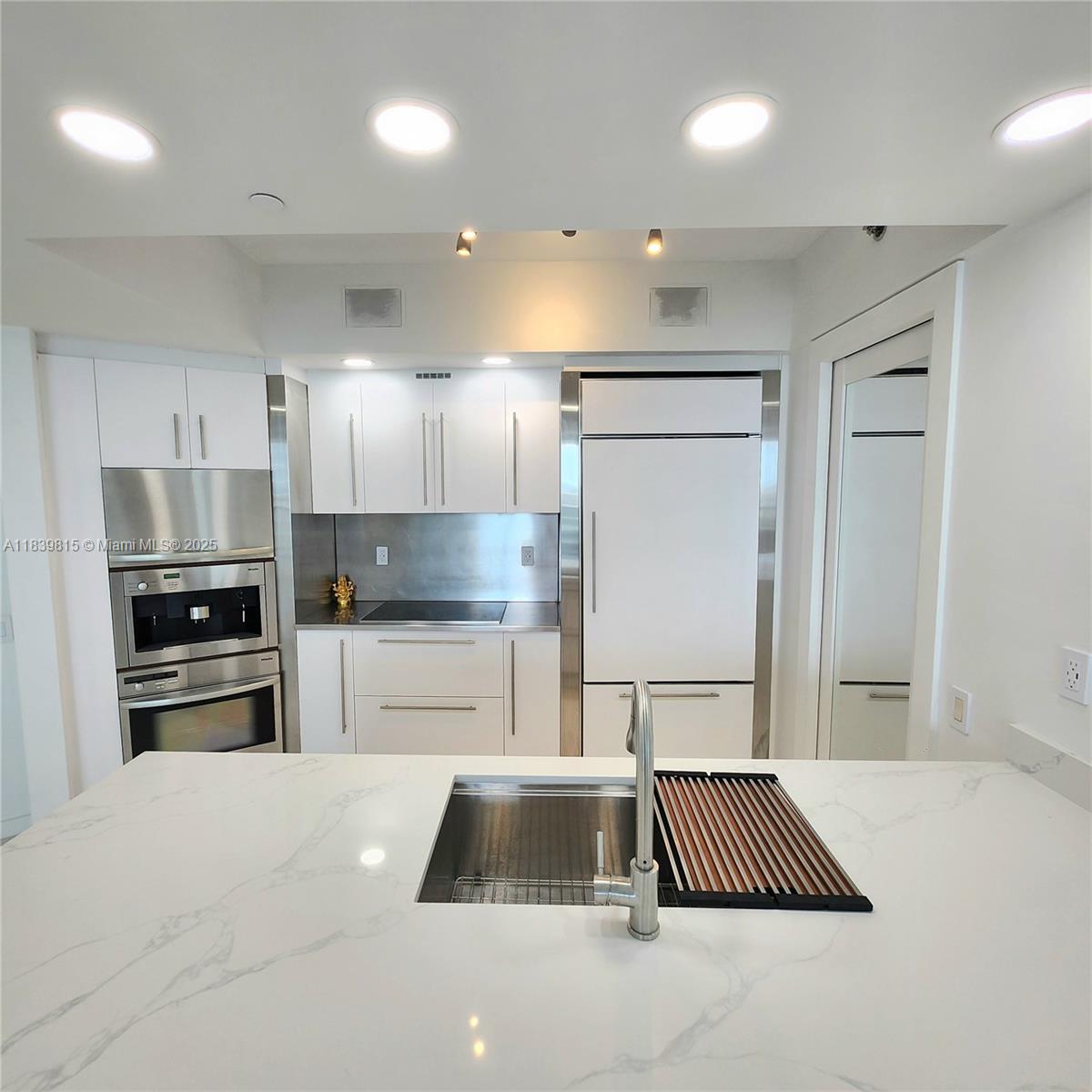 450 Alton Rd #1606, Miami Beach FL 33139
