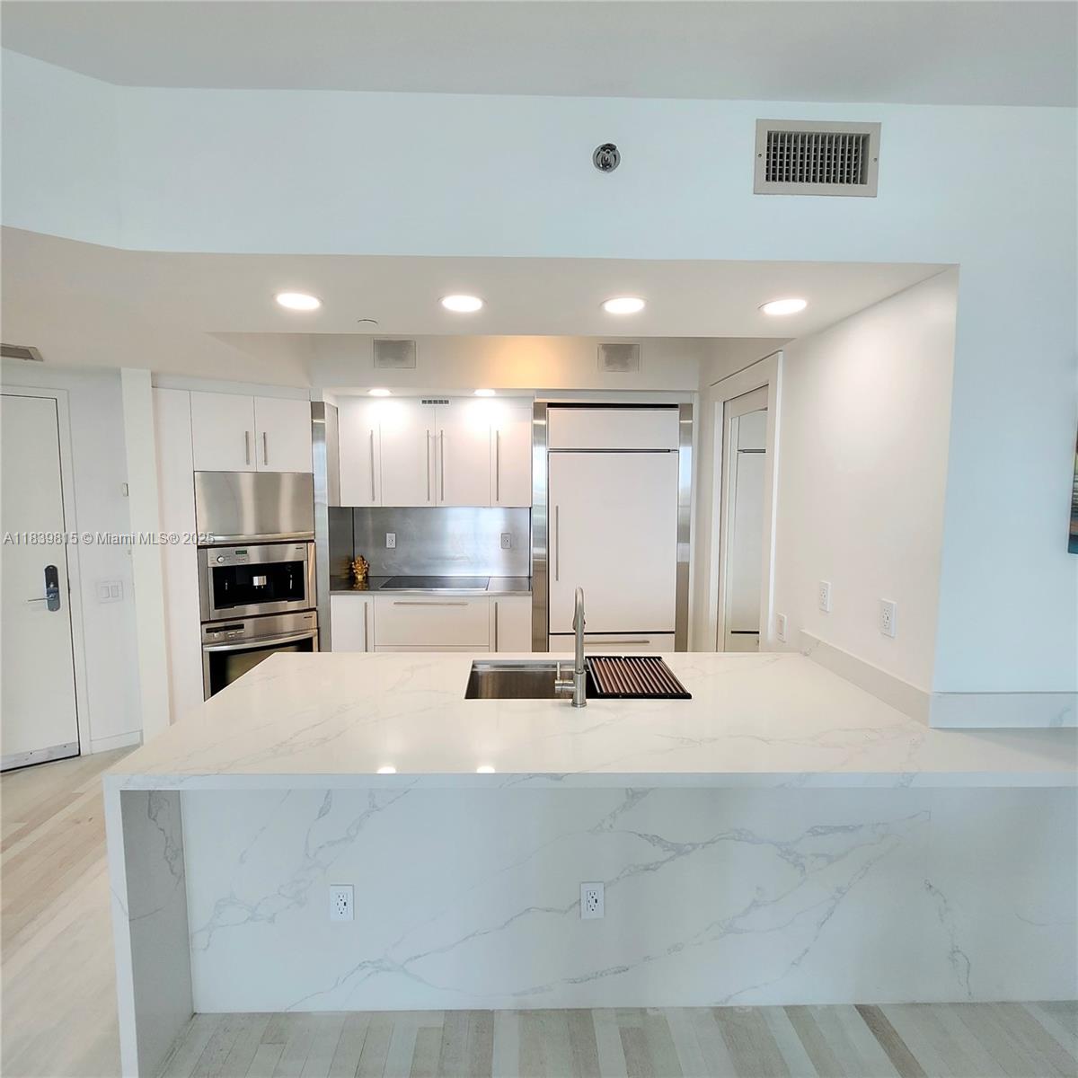 450 Alton Rd #1606, Miami Beach FL 33139
