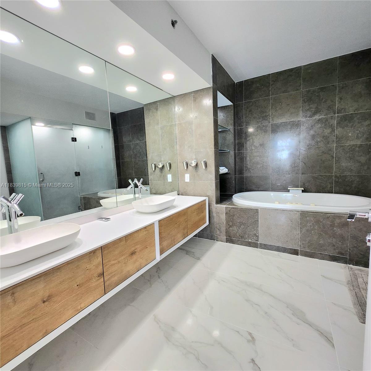 450 Alton Rd #1606, Miami Beach FL 33139