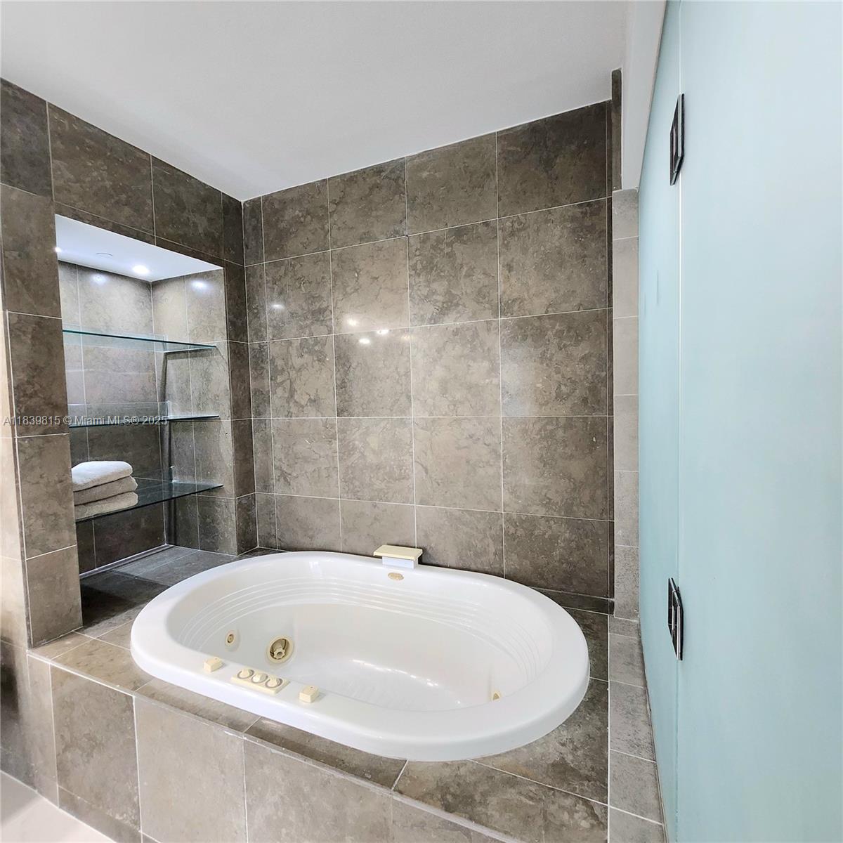 450 Alton Rd #1606, Miami Beach FL 33139