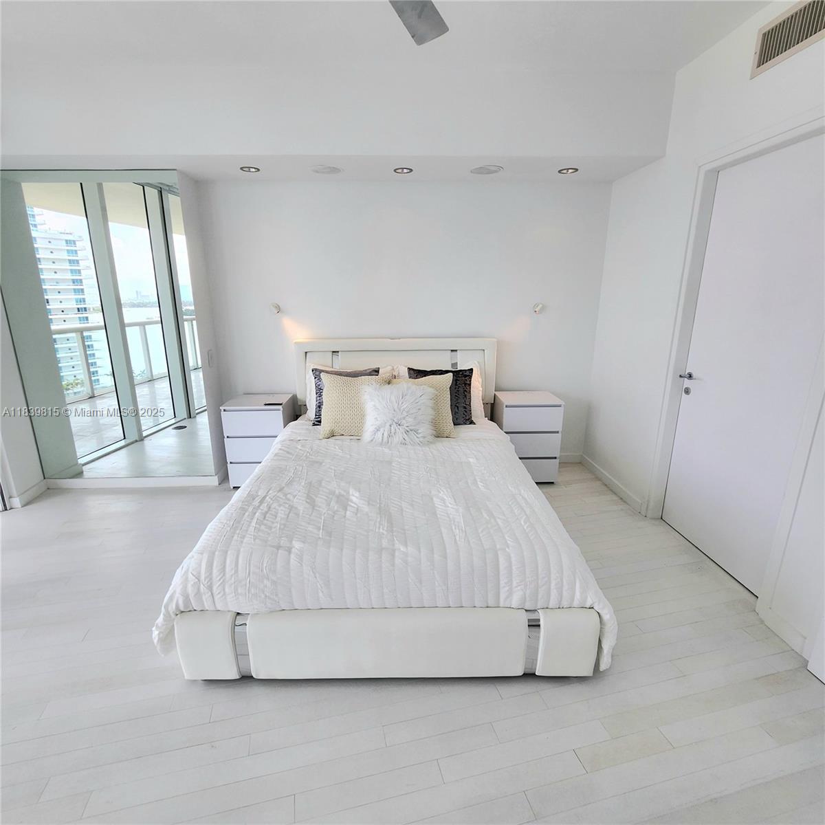 450 Alton Rd #1606, Miami Beach FL 33139