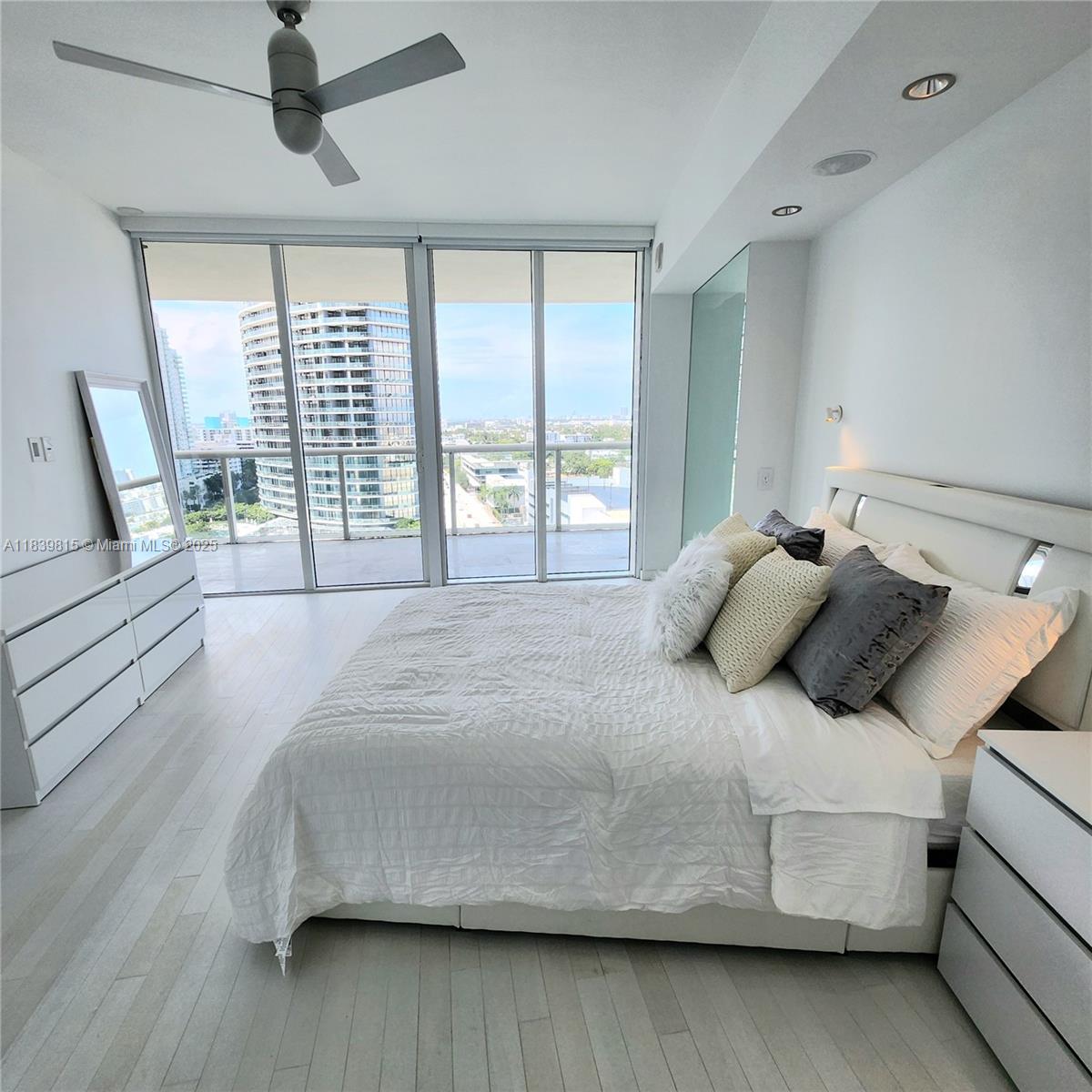 450 Alton Rd #1606, Miami Beach FL 33139